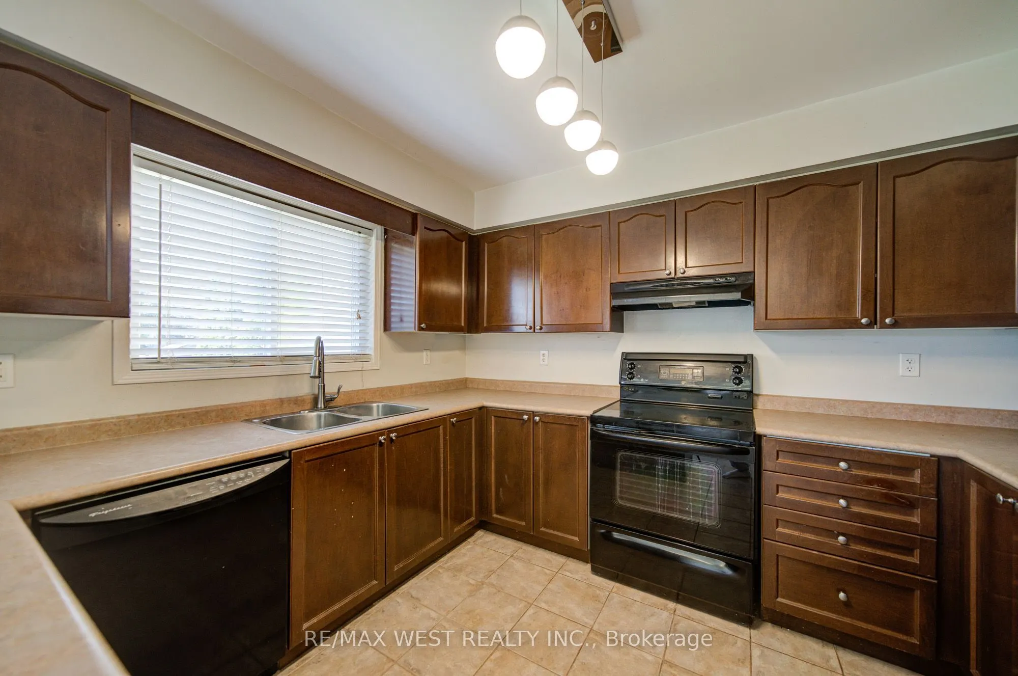 143 Allworth Crescent