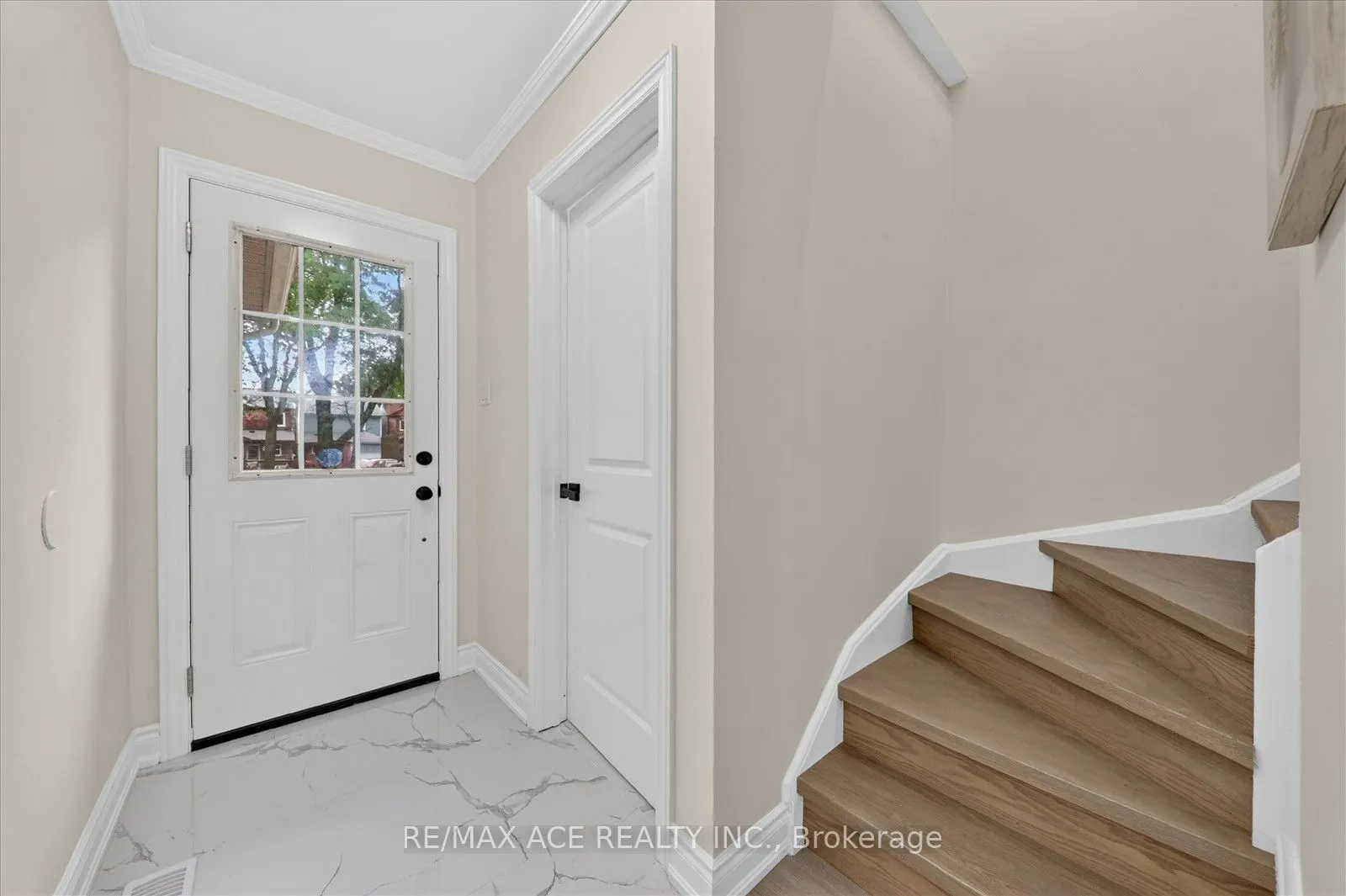 101 Greenfield Crescent