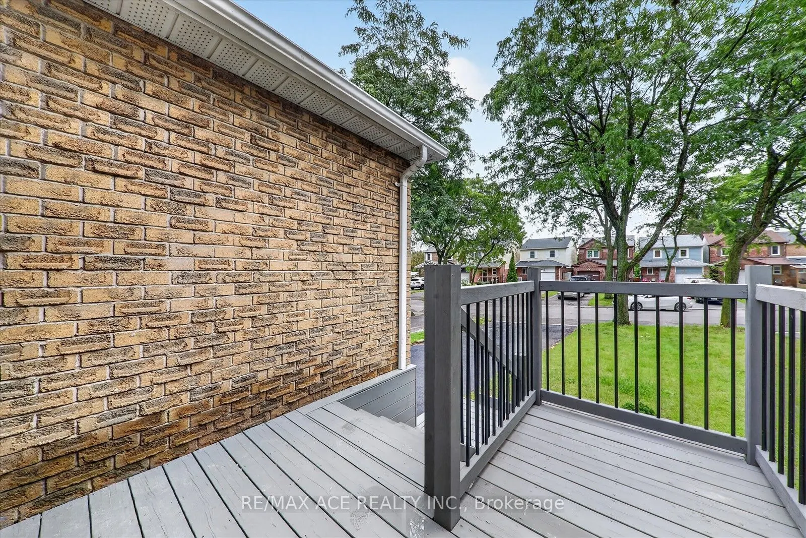 101 Greenfield Crescent