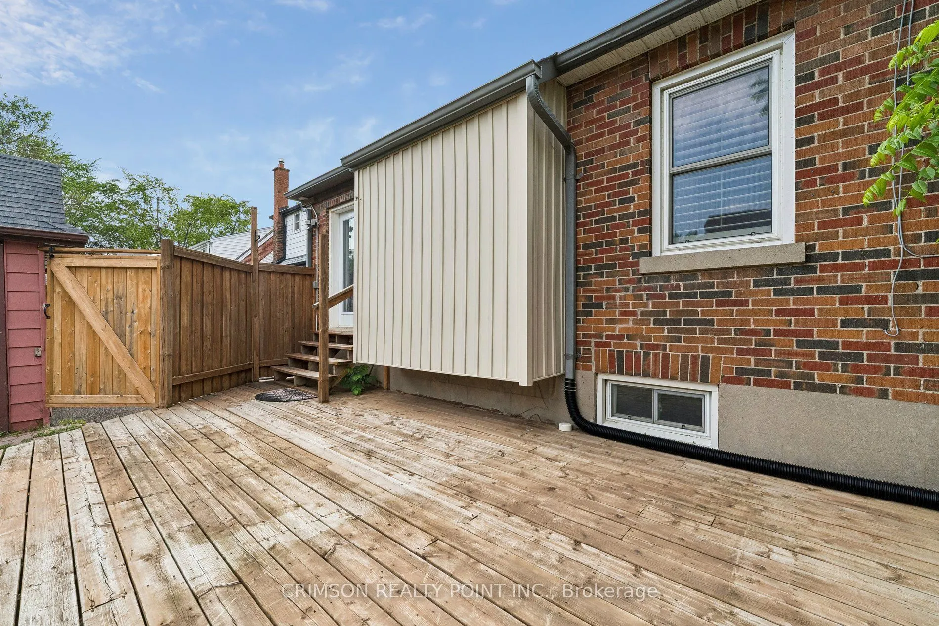 503 Athol Street E