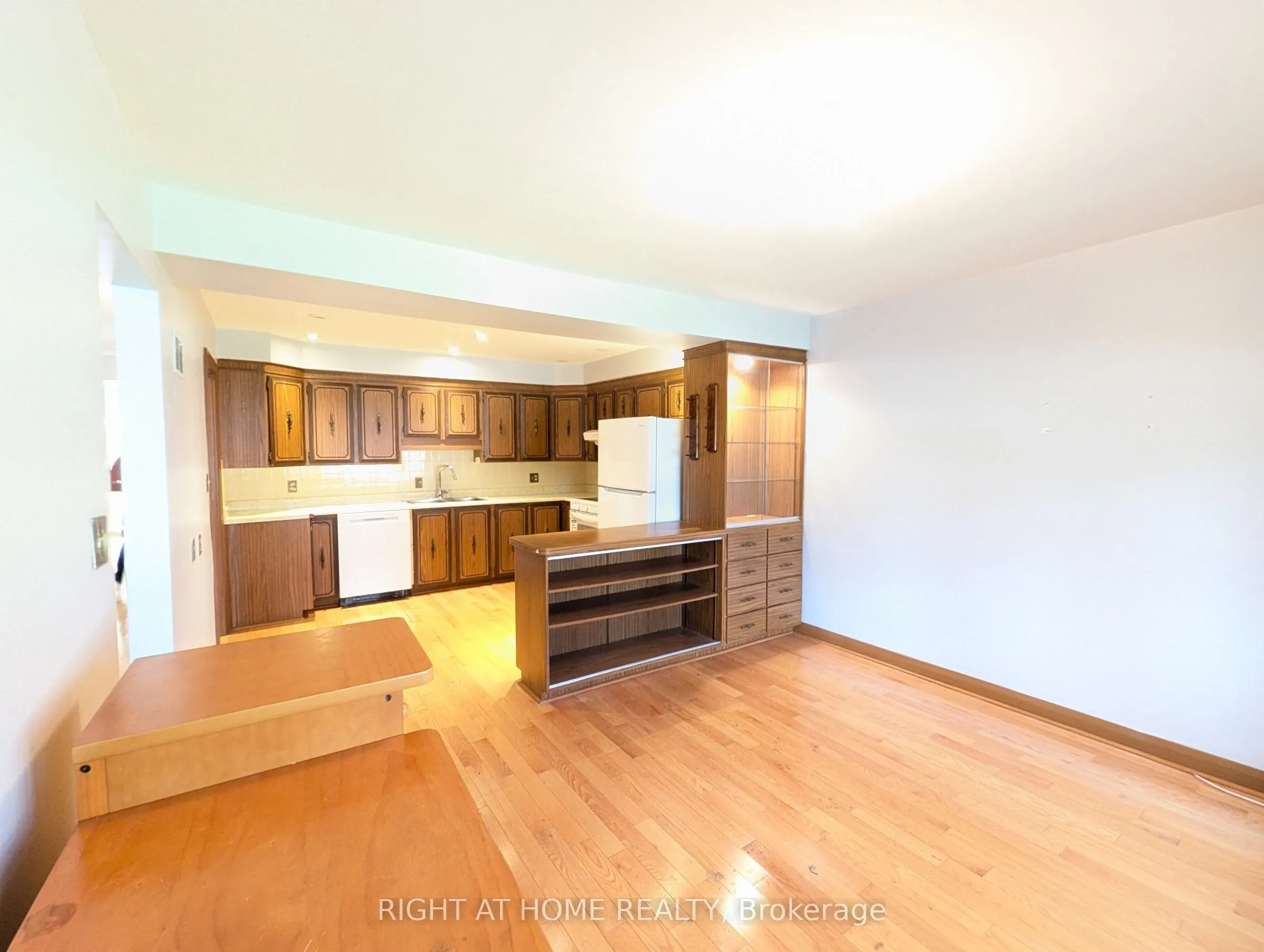 716 Tulip Court #Main Floor
