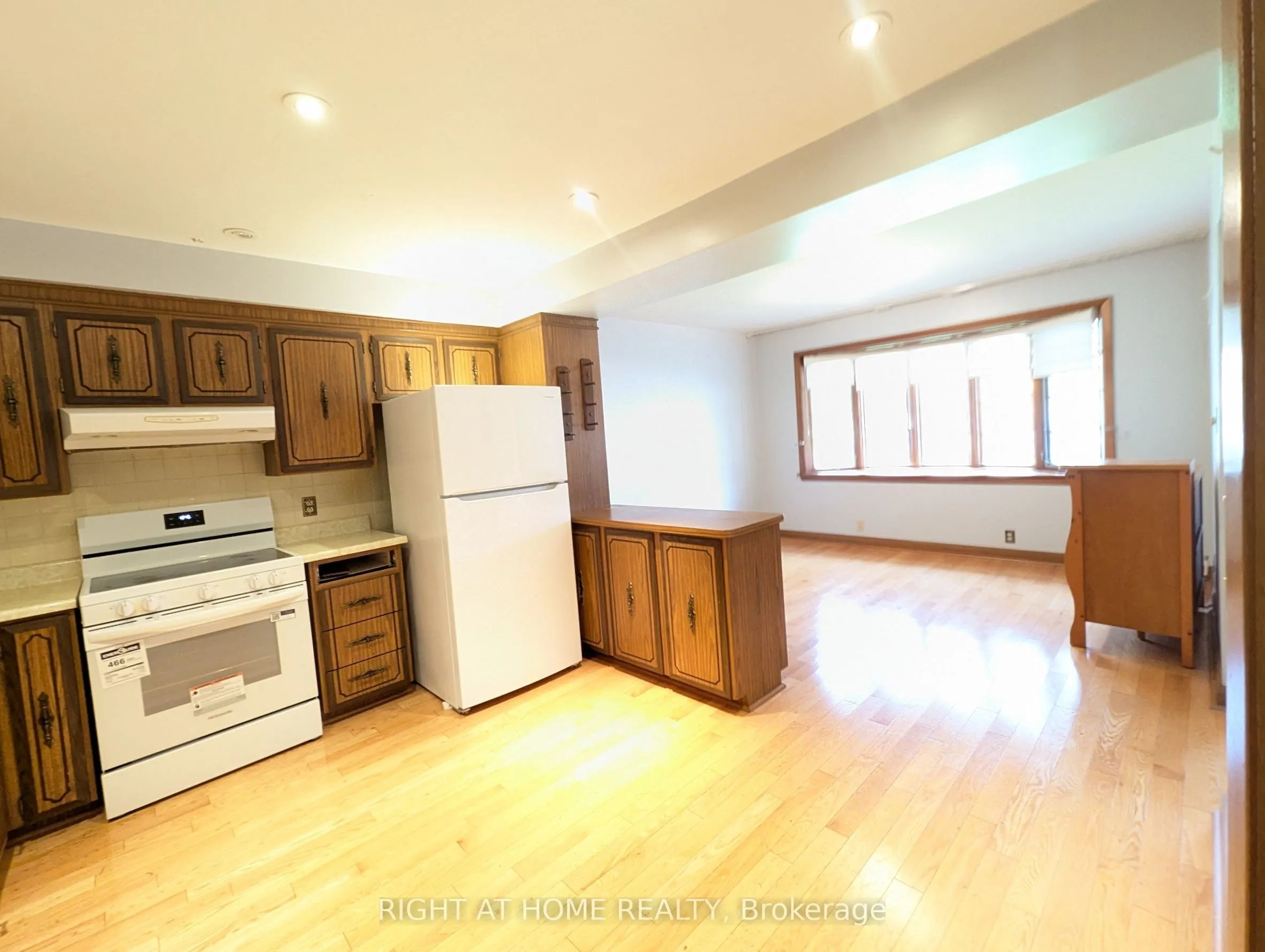 716 Tulip Court #Main Floor