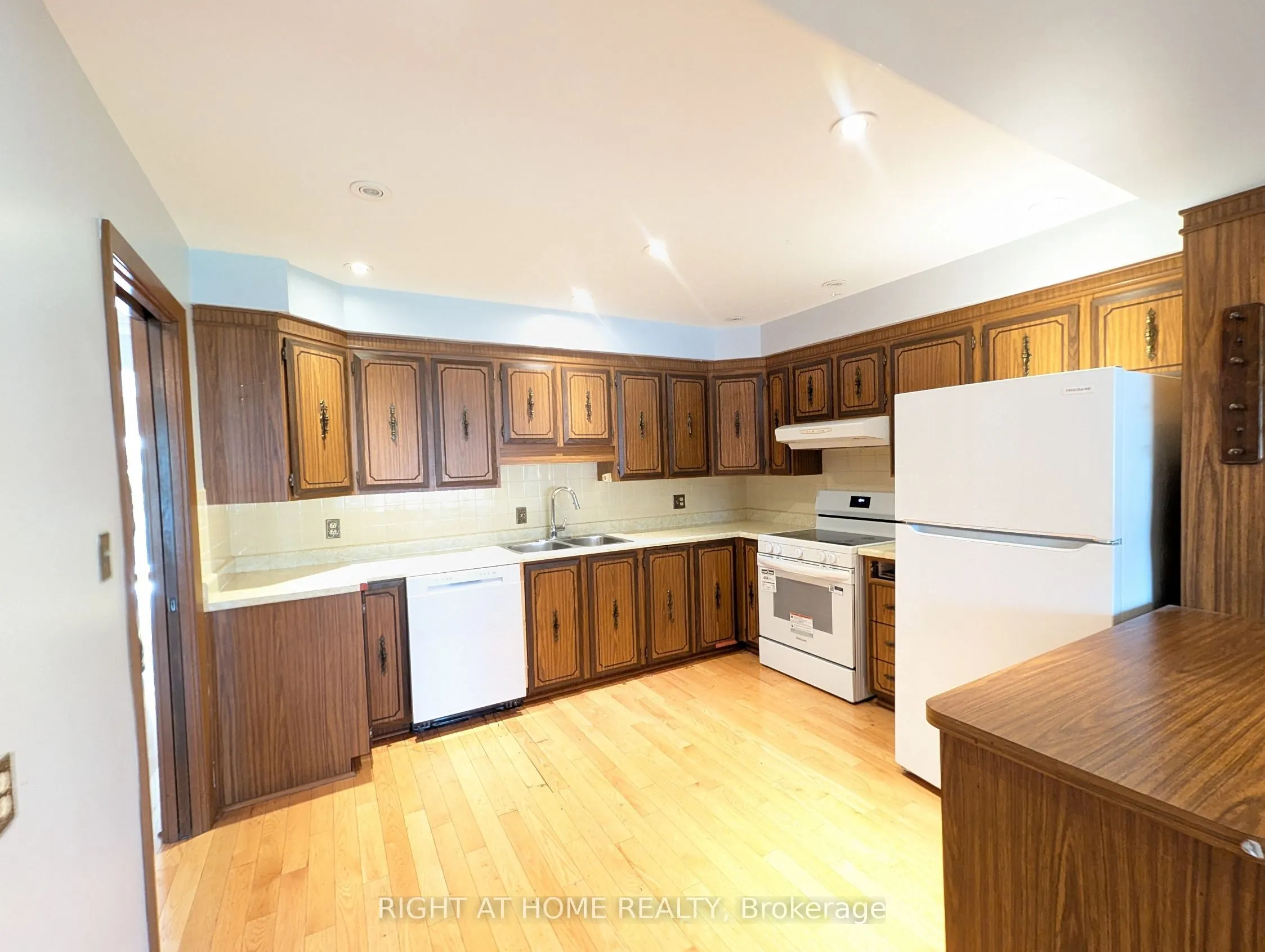 716 Tulip Court #Main Floor