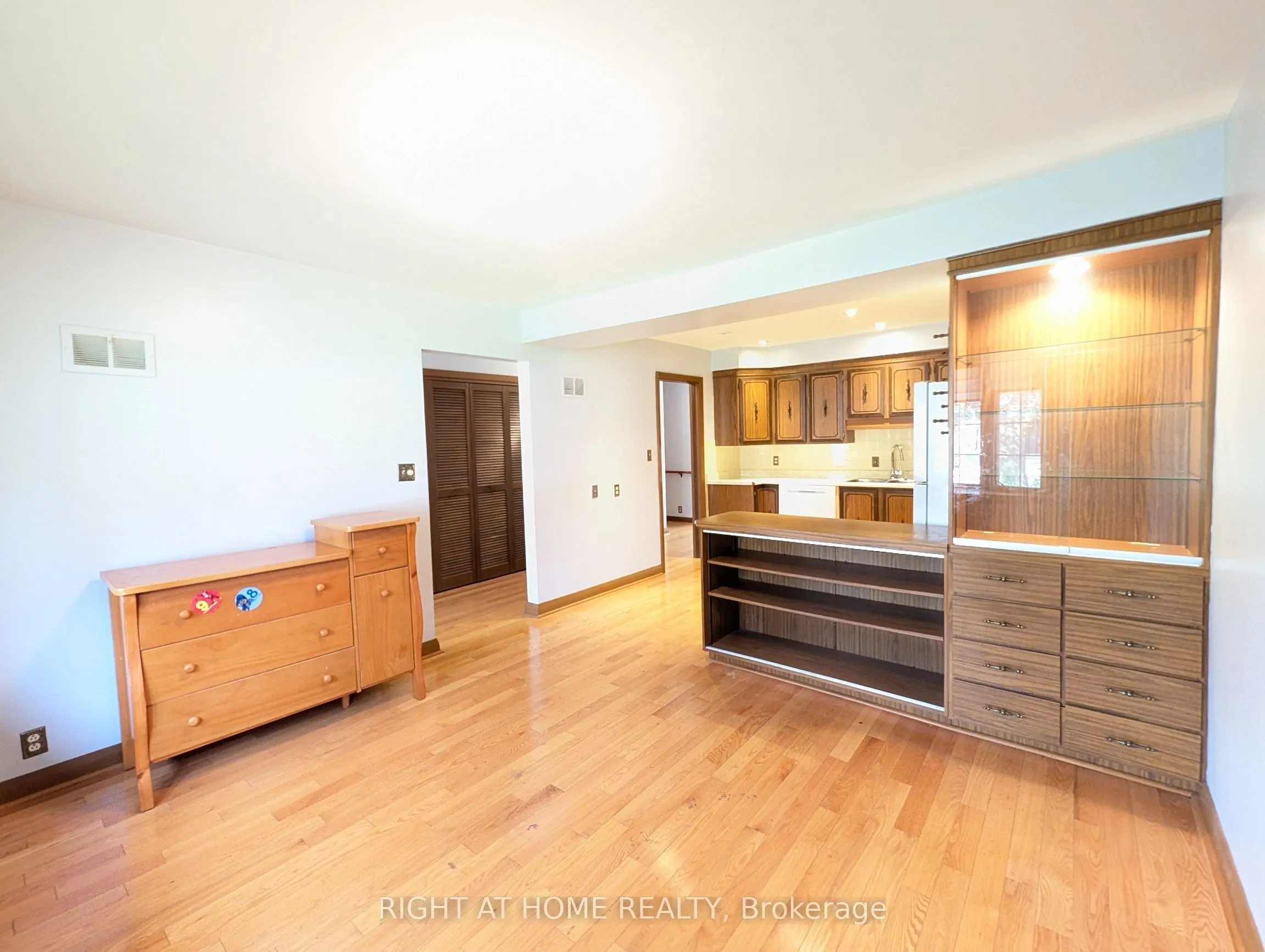 716 Tulip Court #Main Floor