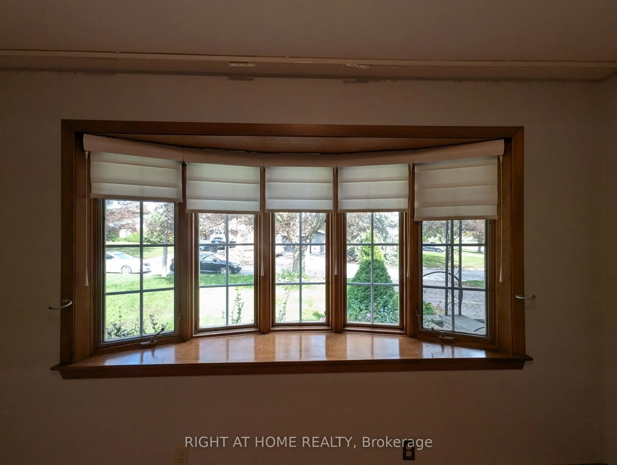 716 Tulip Court #Main Floor