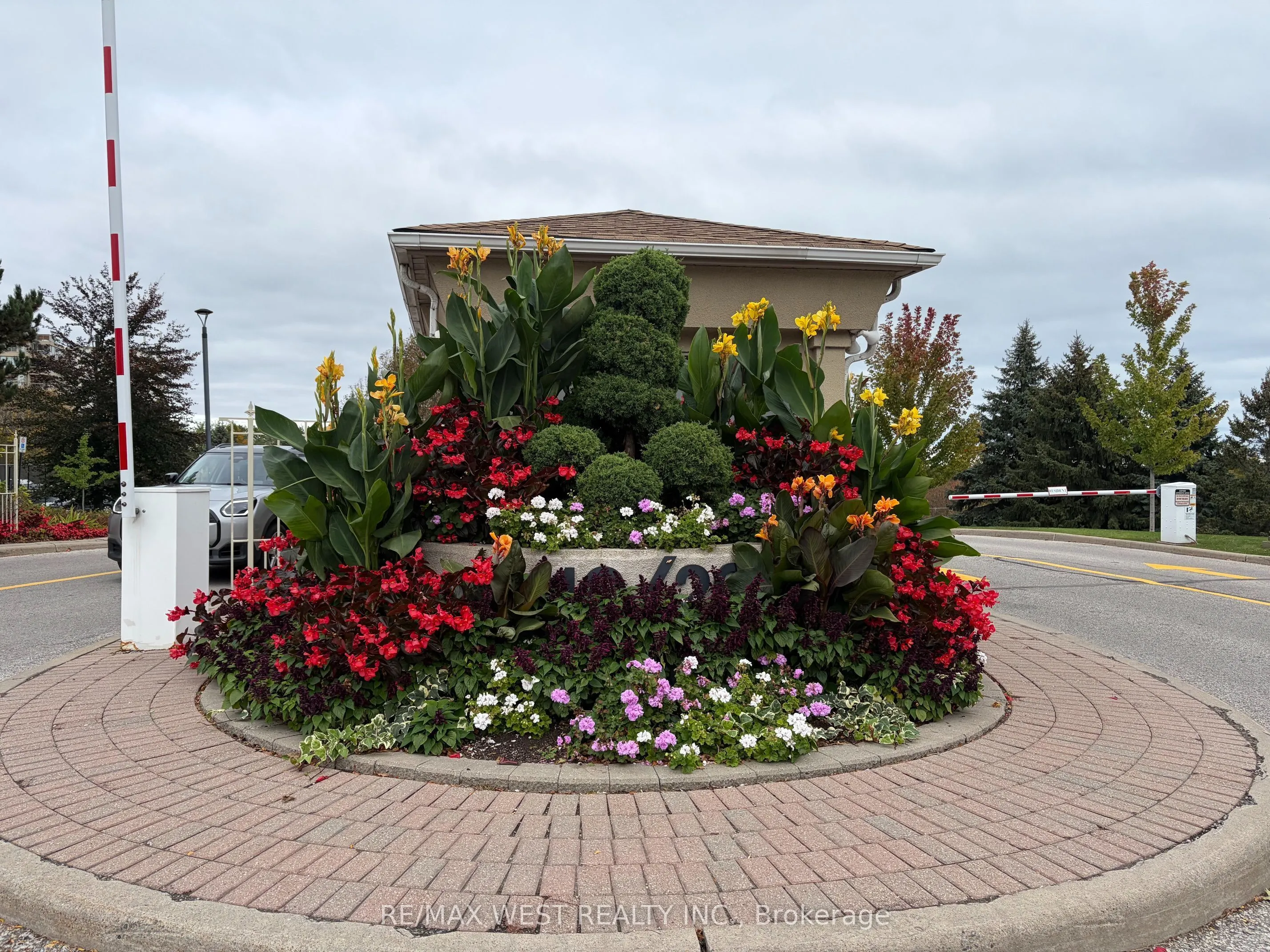 20 Guildwood Parkway #706