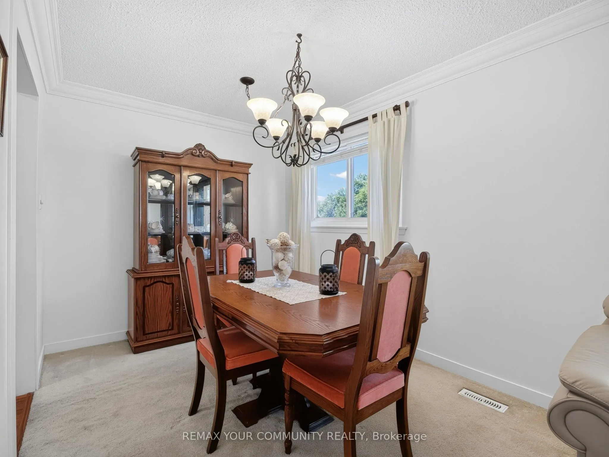 37 Coxworth Crescent