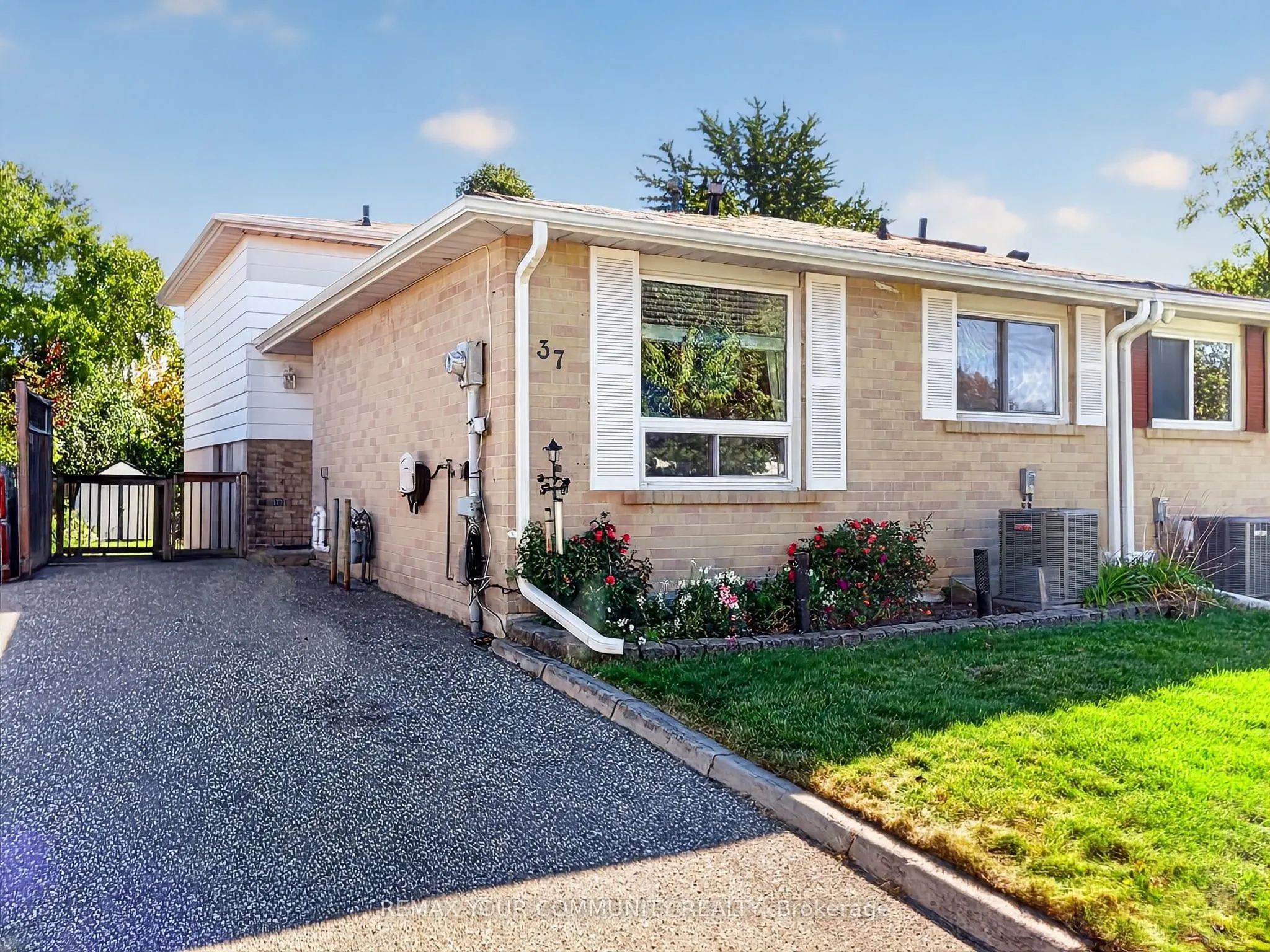 37 Coxworth Crescent