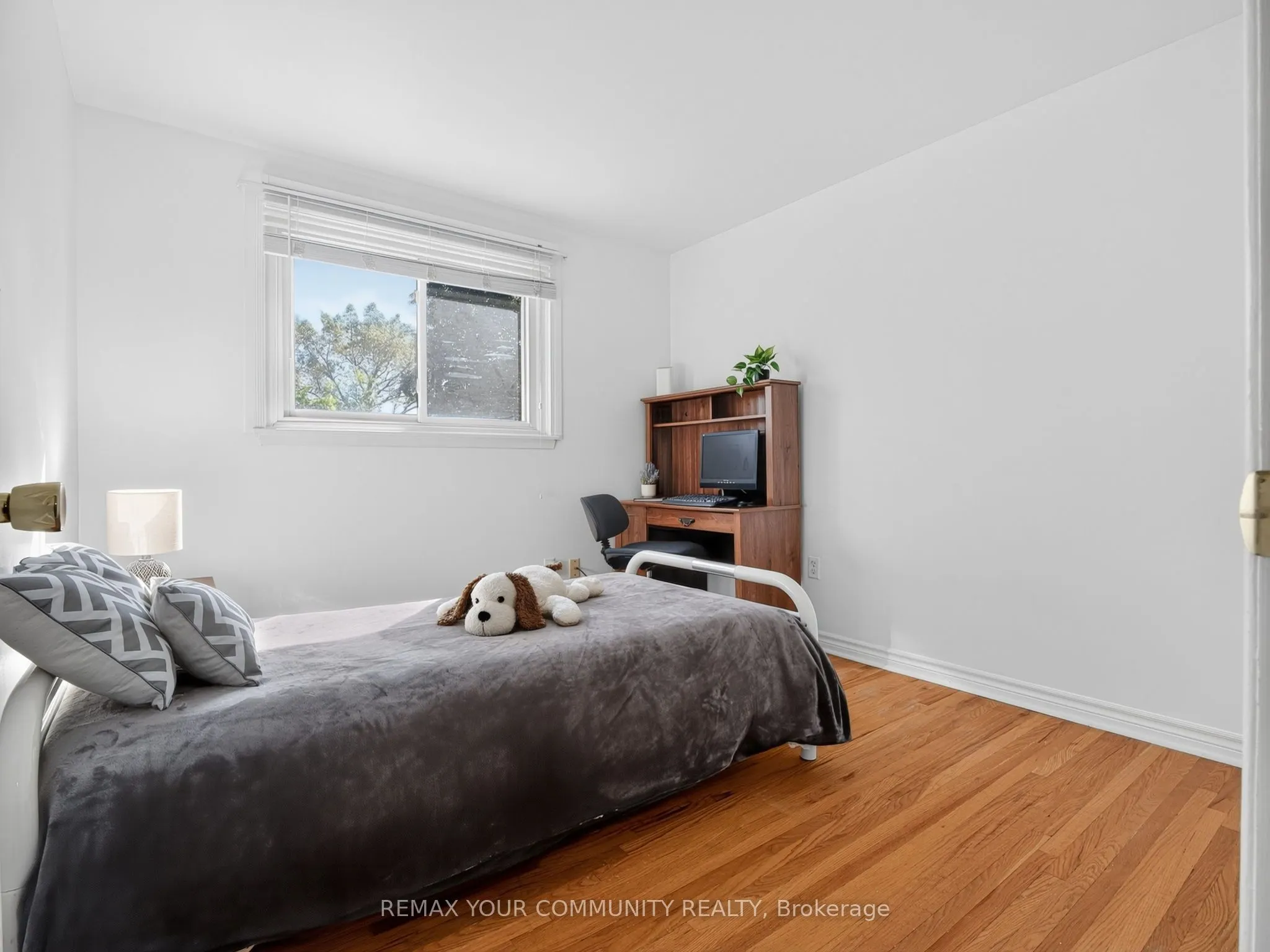 37 Coxworth Crescent