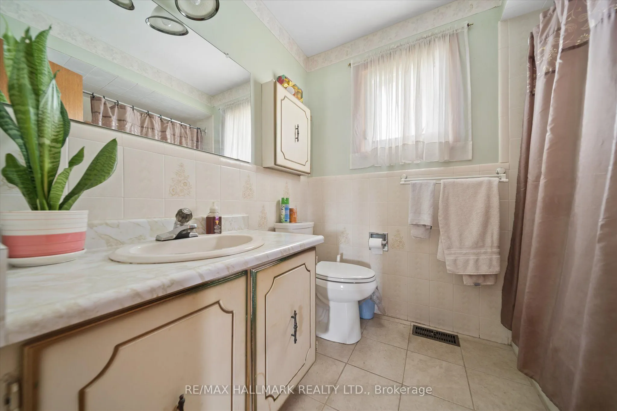 16 Ascolda Boulevard