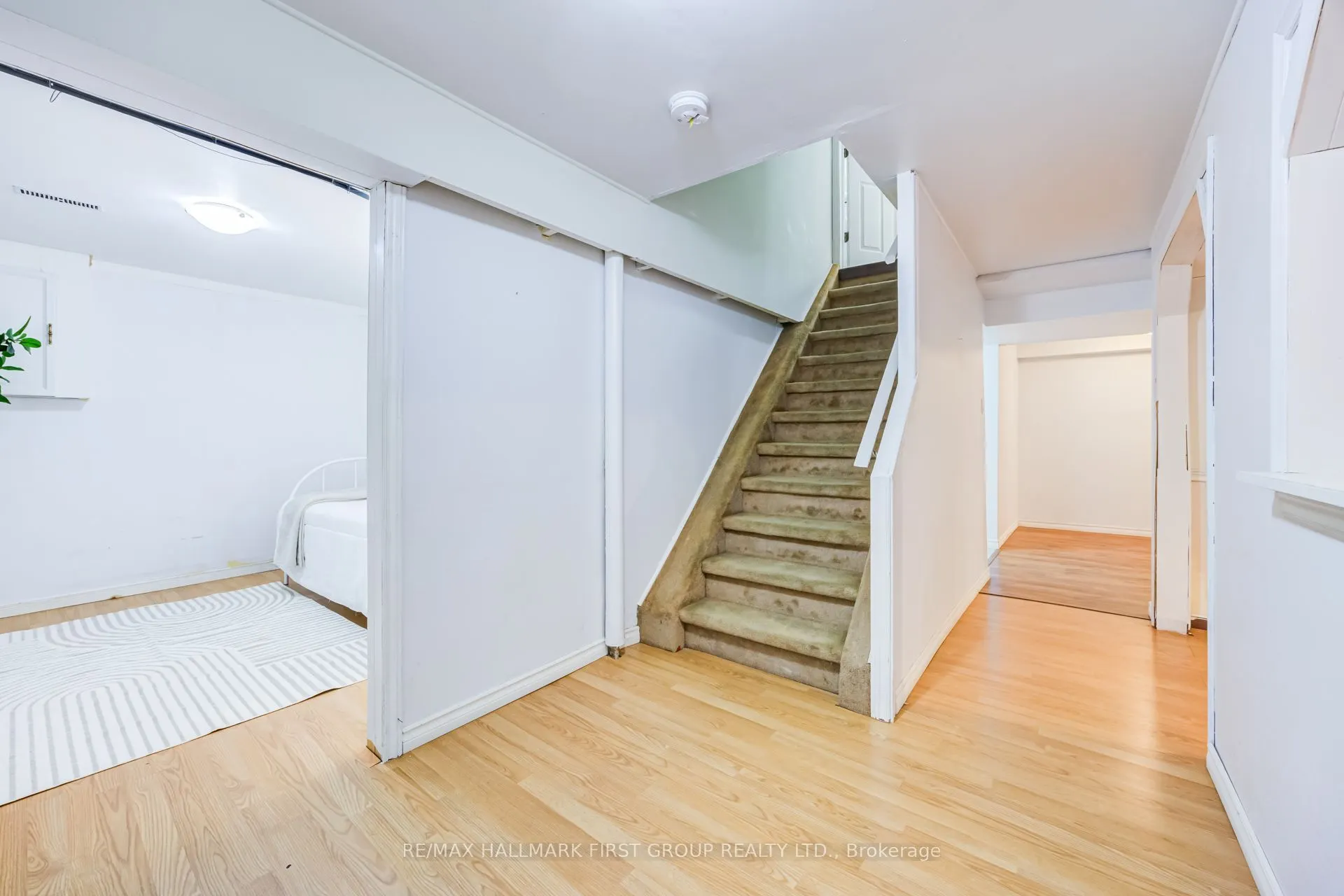 33 Anstead Crescent