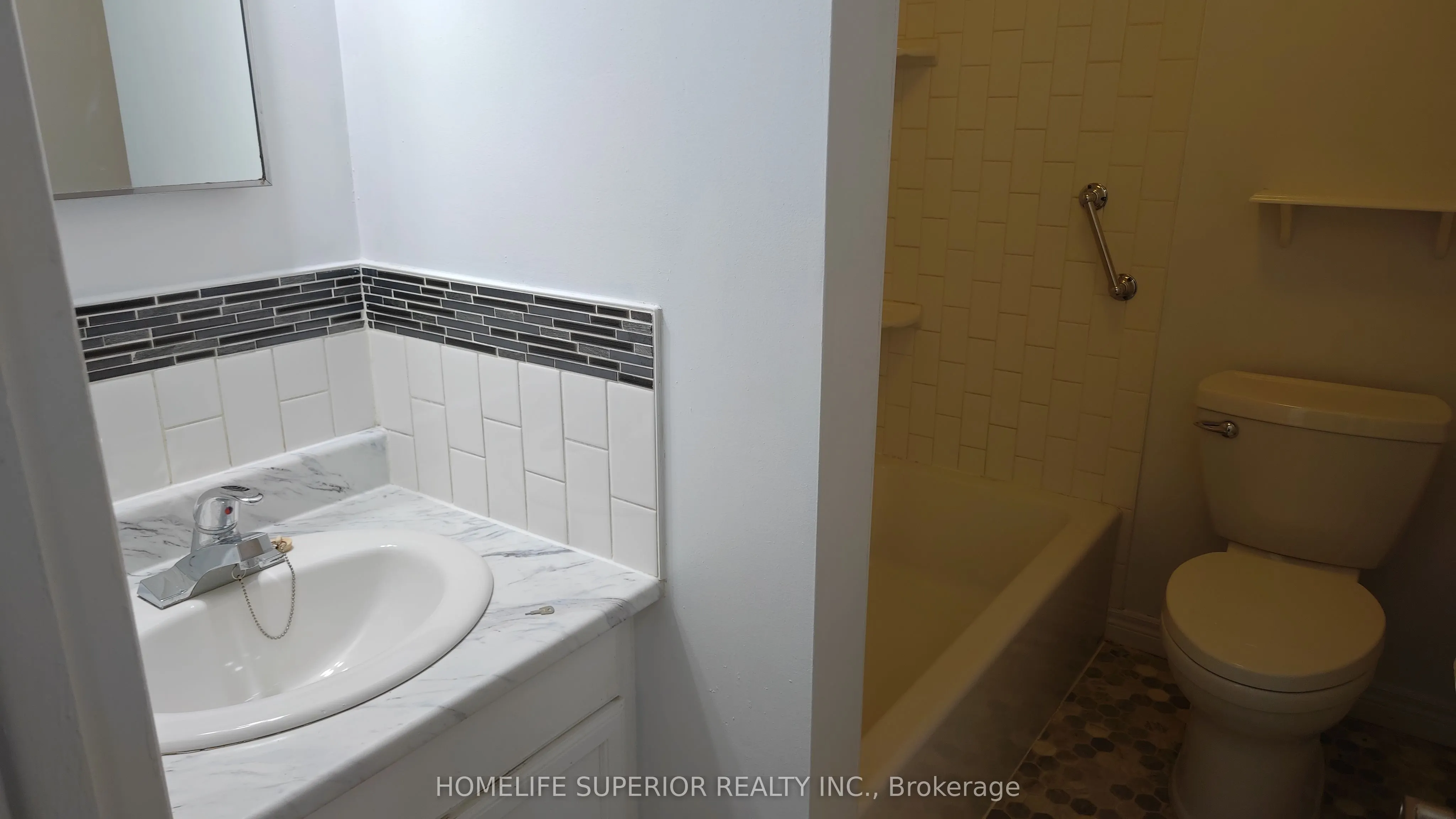 292 Brighton Court #Upper