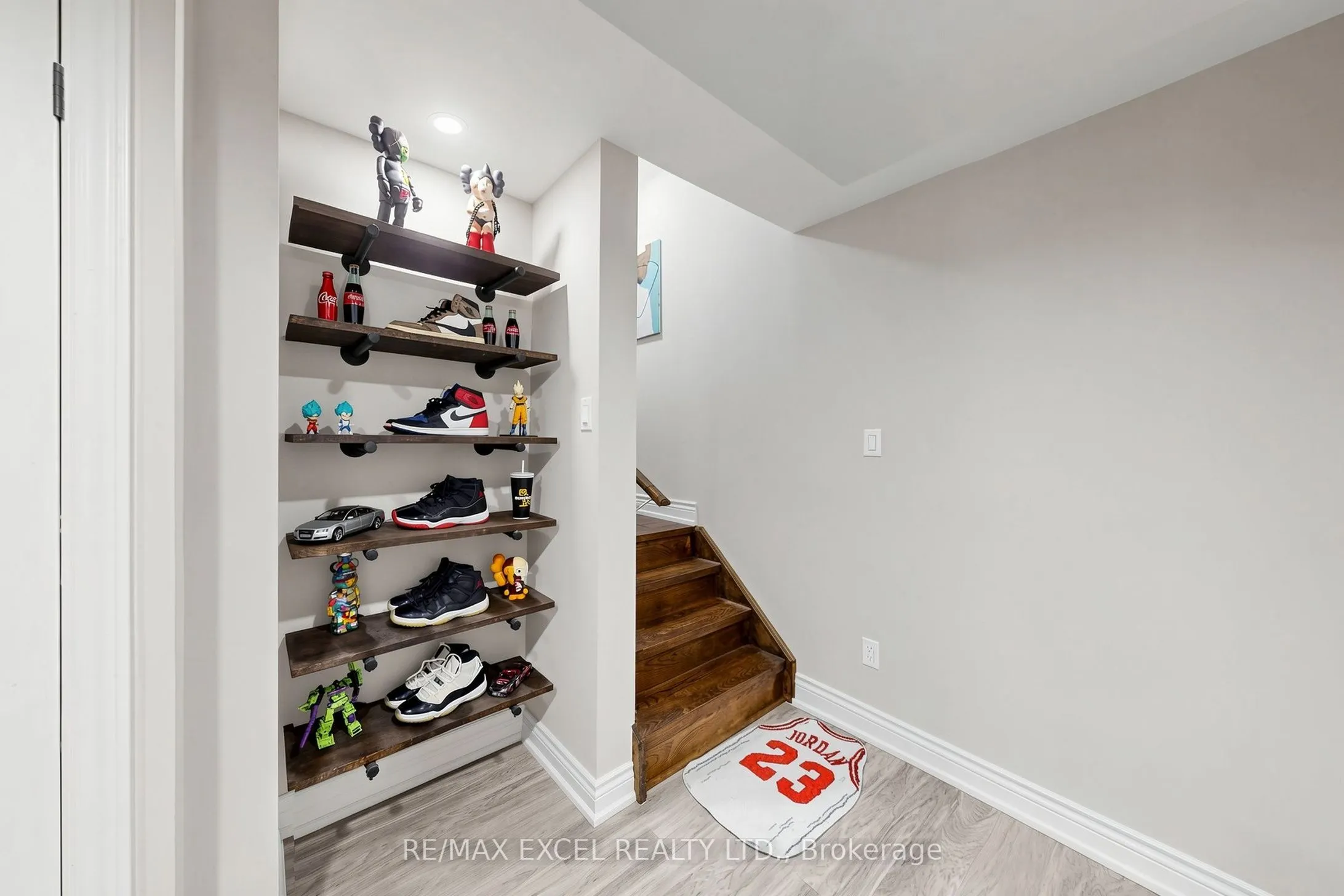 16 Stockell Crescent