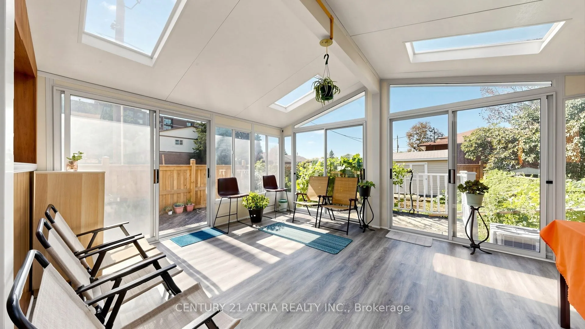 982 Renfrew Court