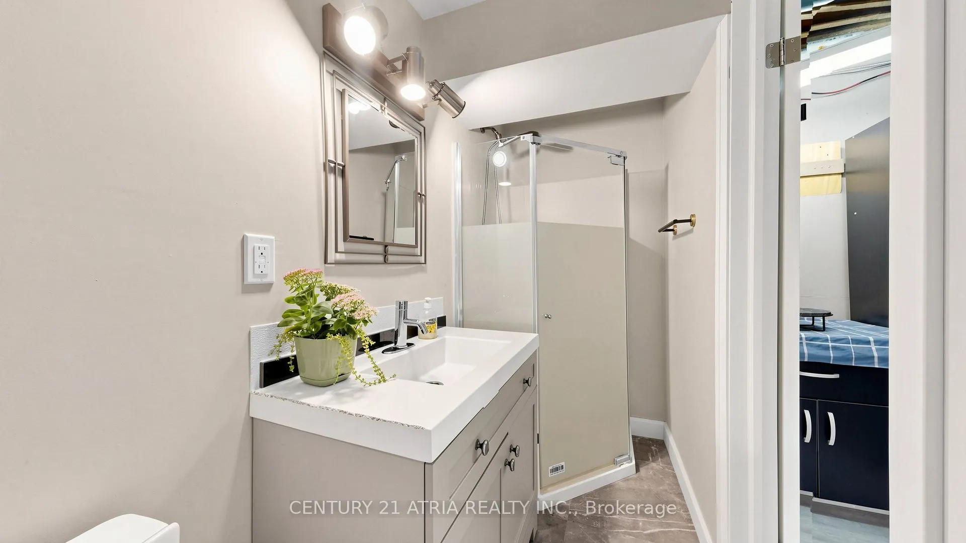 982 Renfrew Court