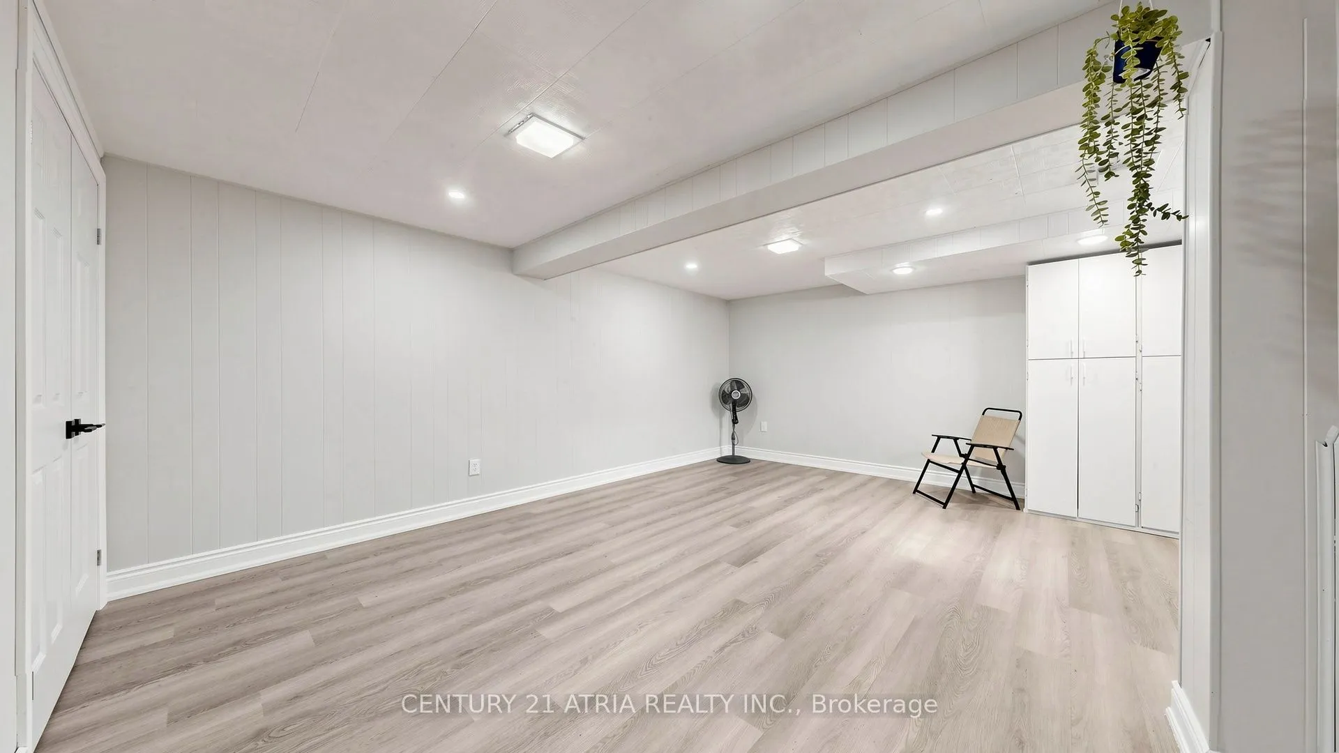 982 Renfrew Court