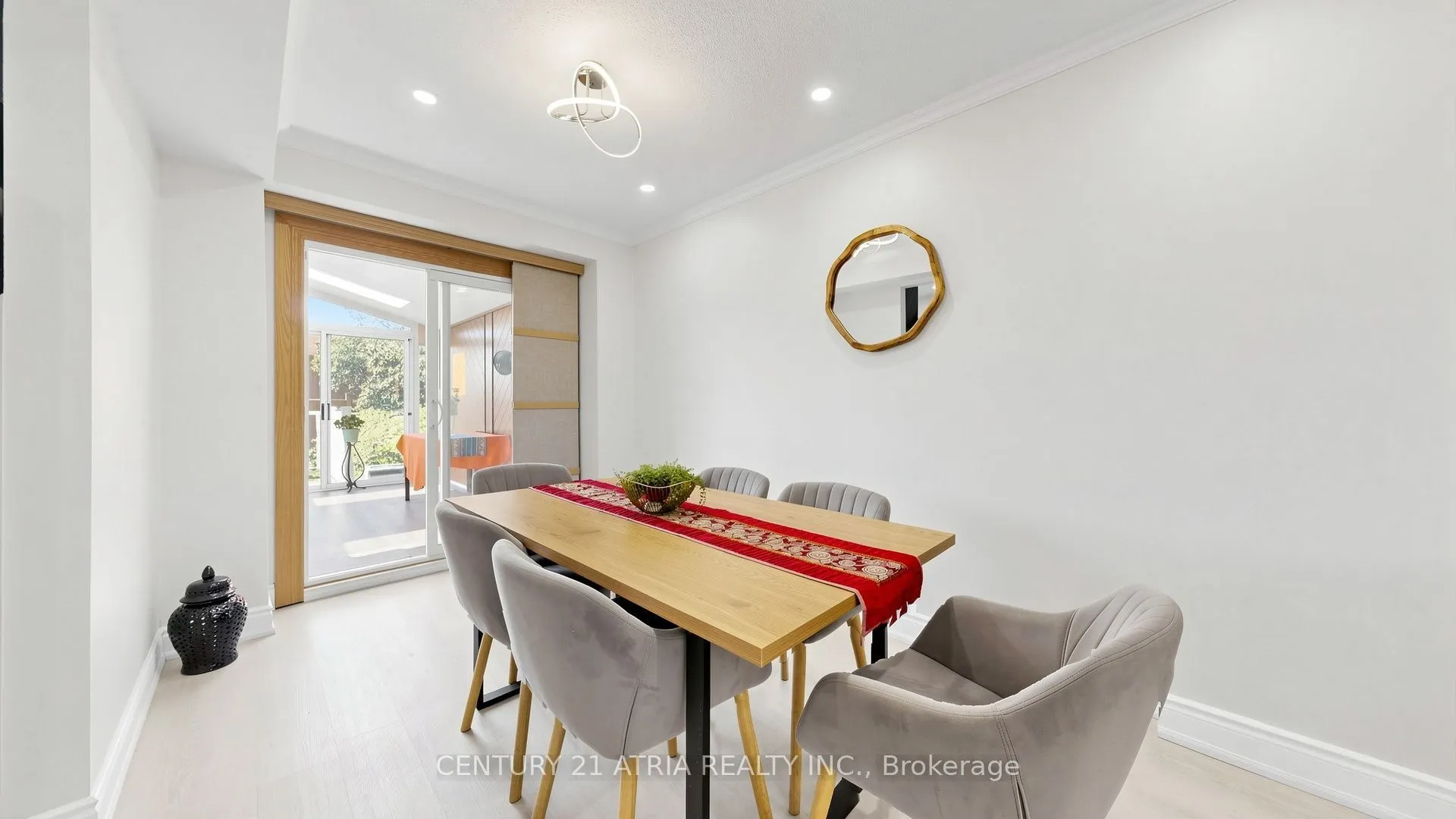 982 Renfrew Court