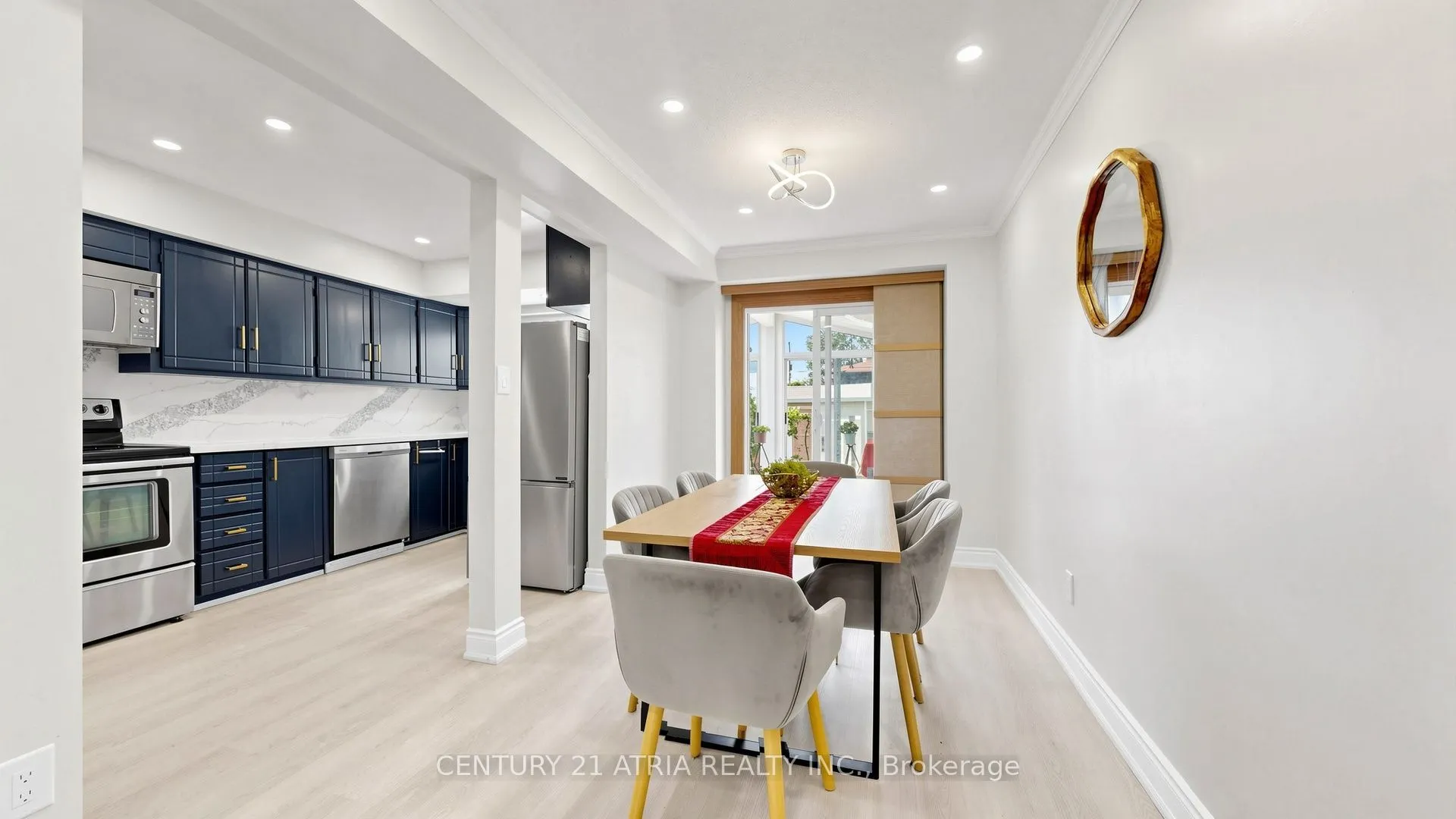 982 Renfrew Court