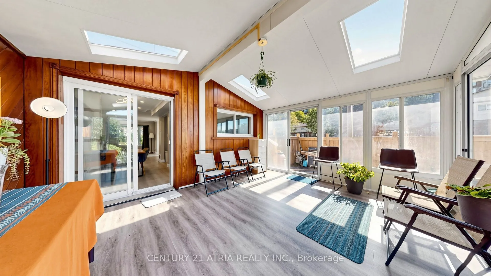 982 Renfrew Court