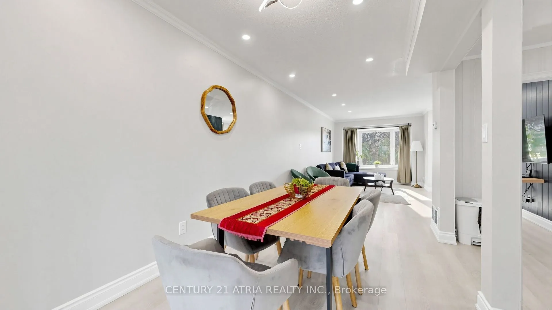 982 Renfrew Court