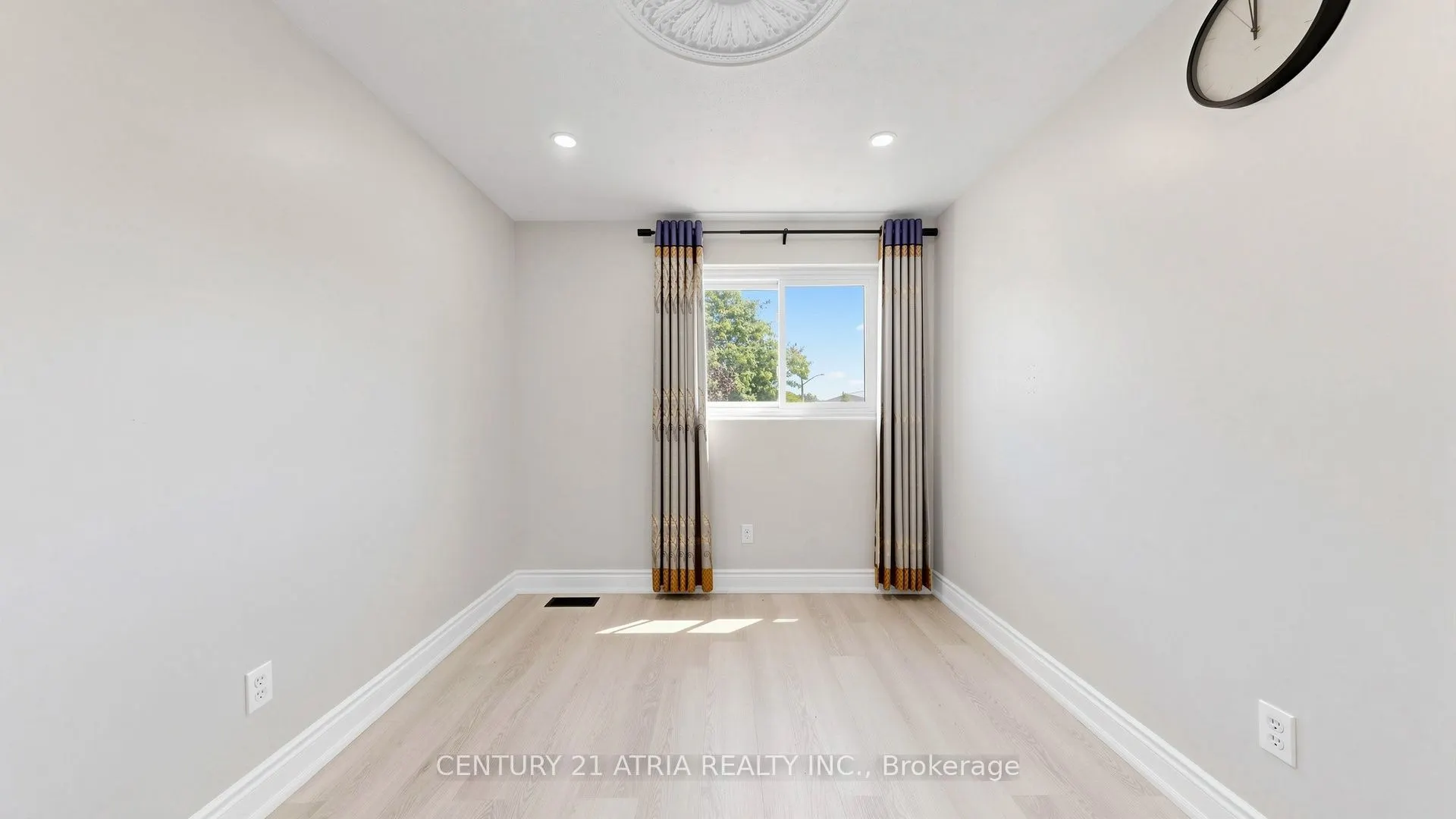 982 Renfrew Court
