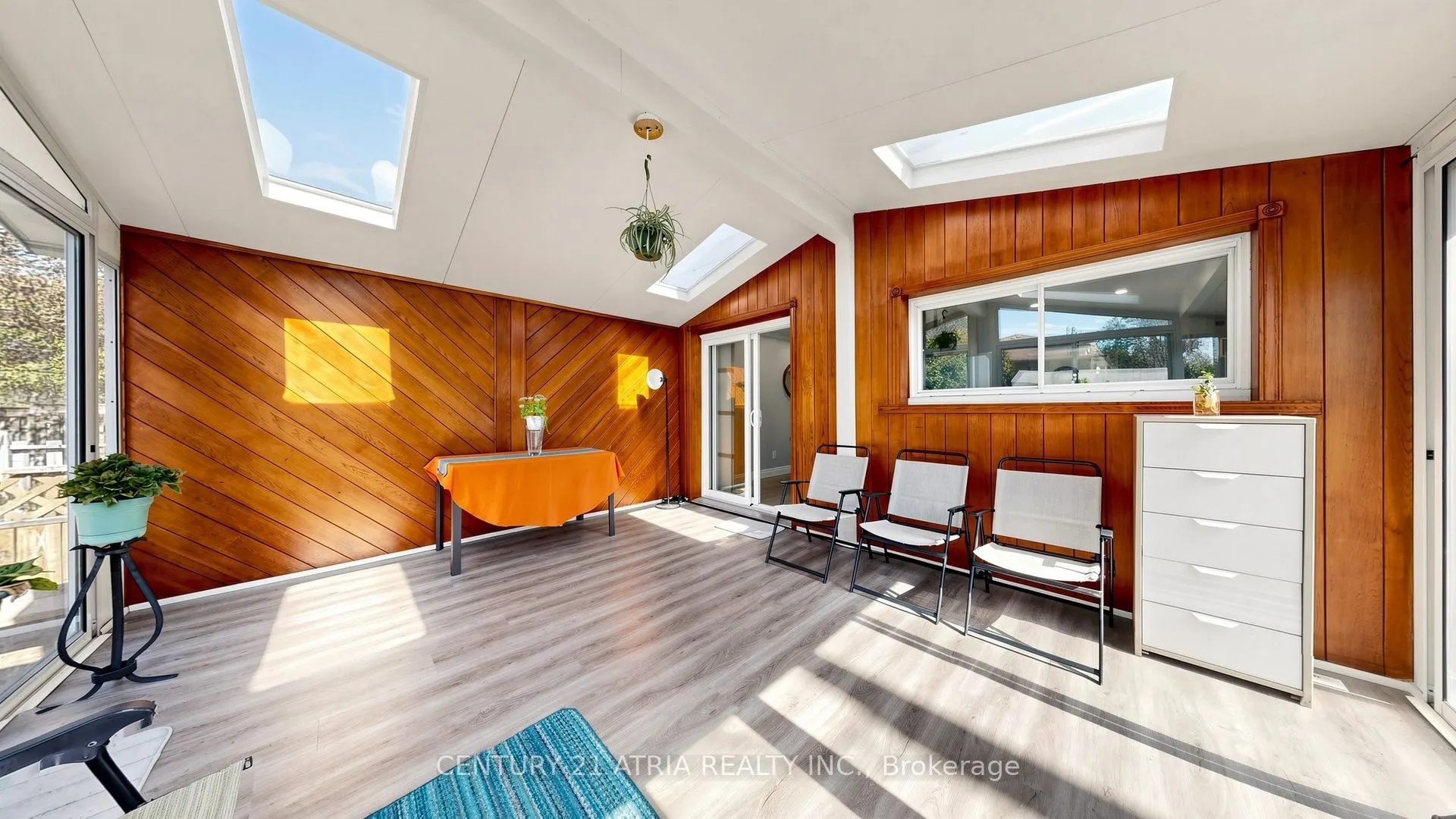 982 Renfrew Court