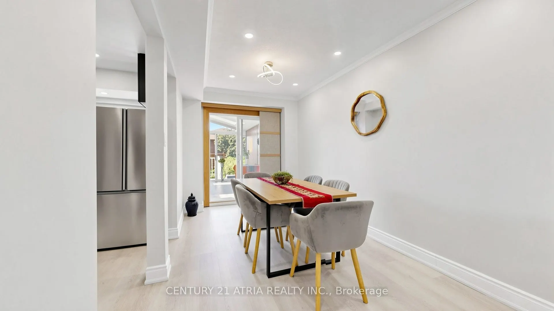 982 Renfrew Court