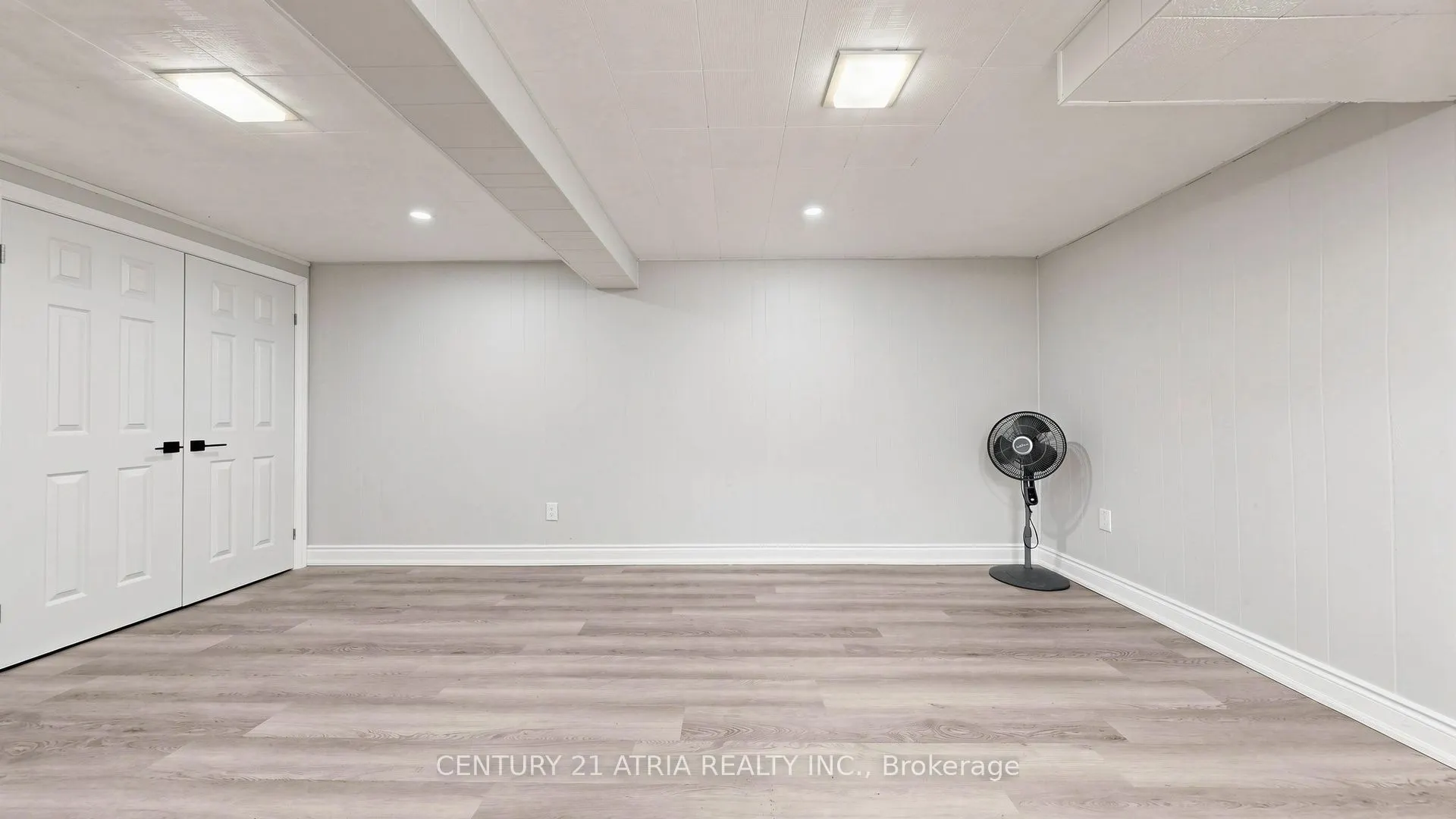 982 Renfrew Court