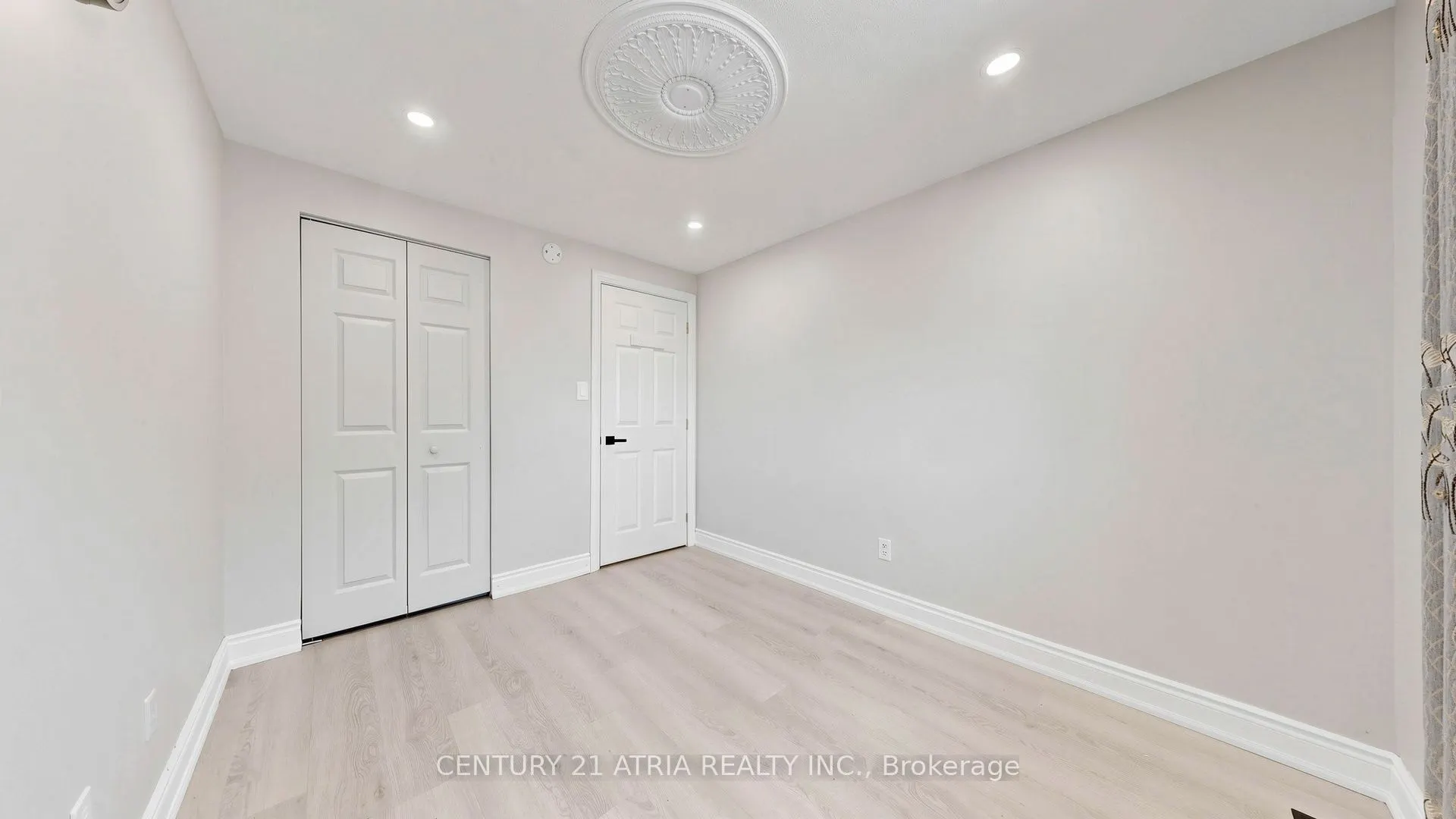 982 Renfrew Court