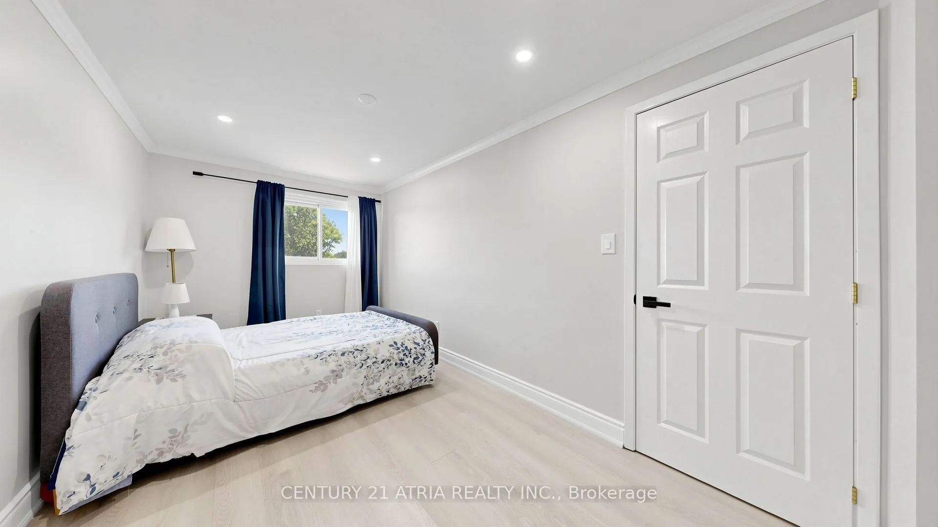 982 Renfrew Court
