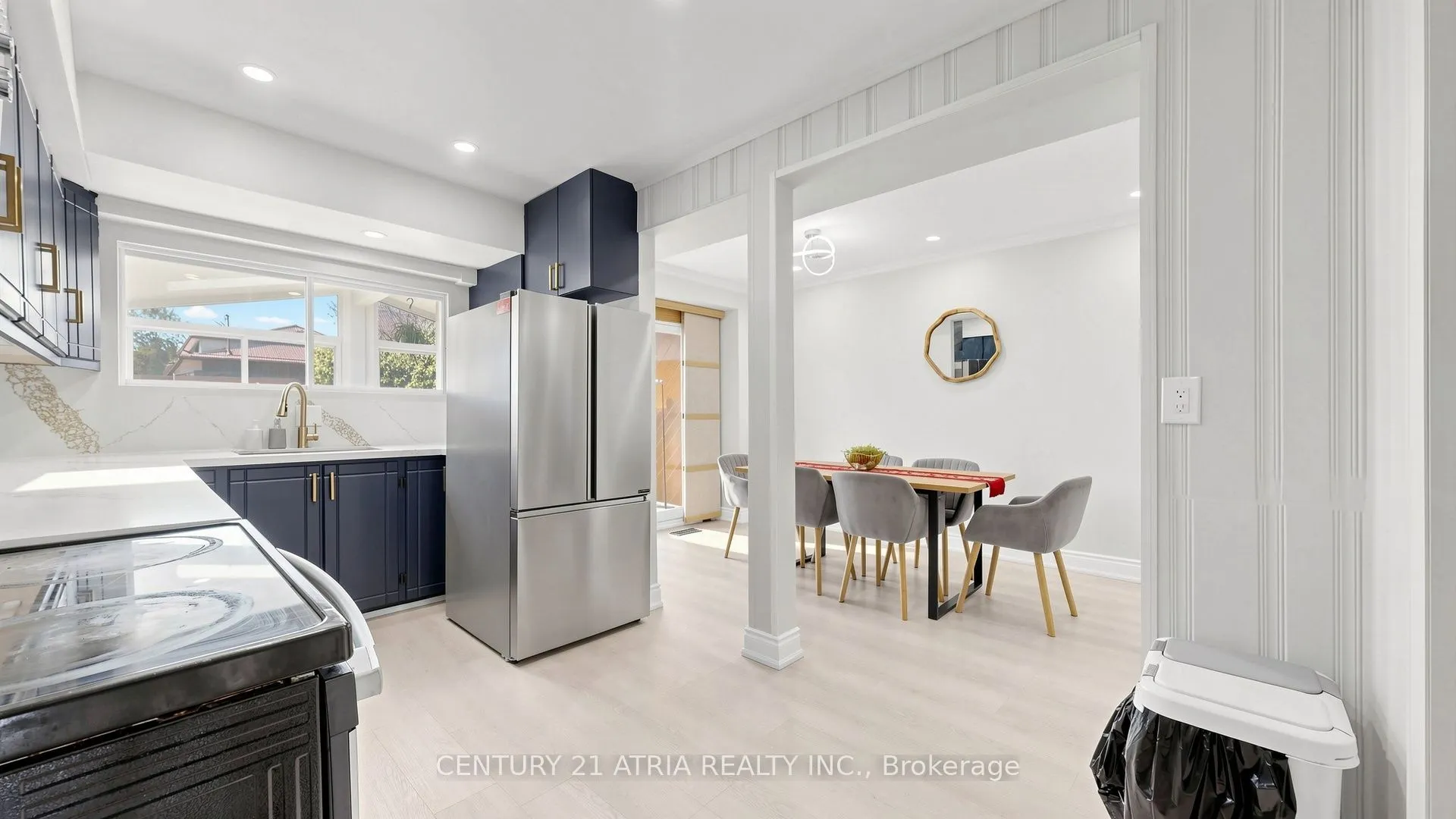 982 Renfrew Court