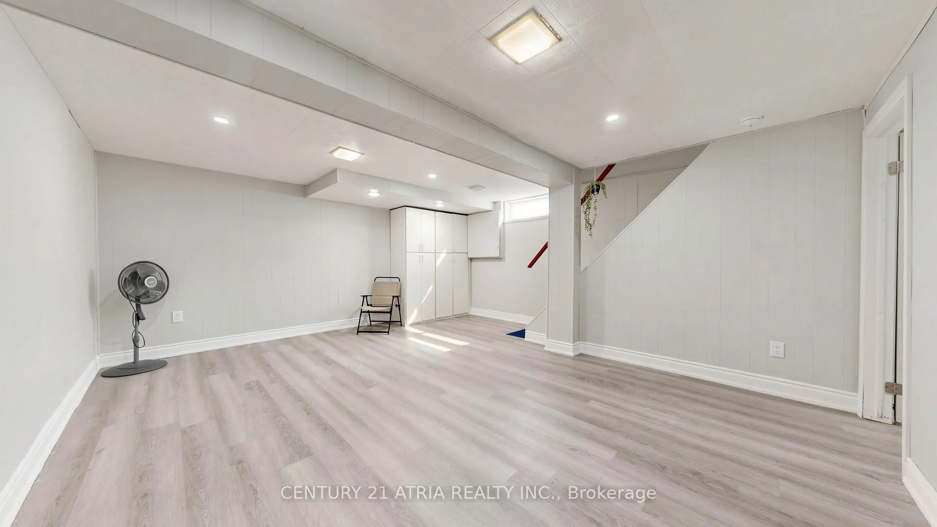 982 Renfrew Court