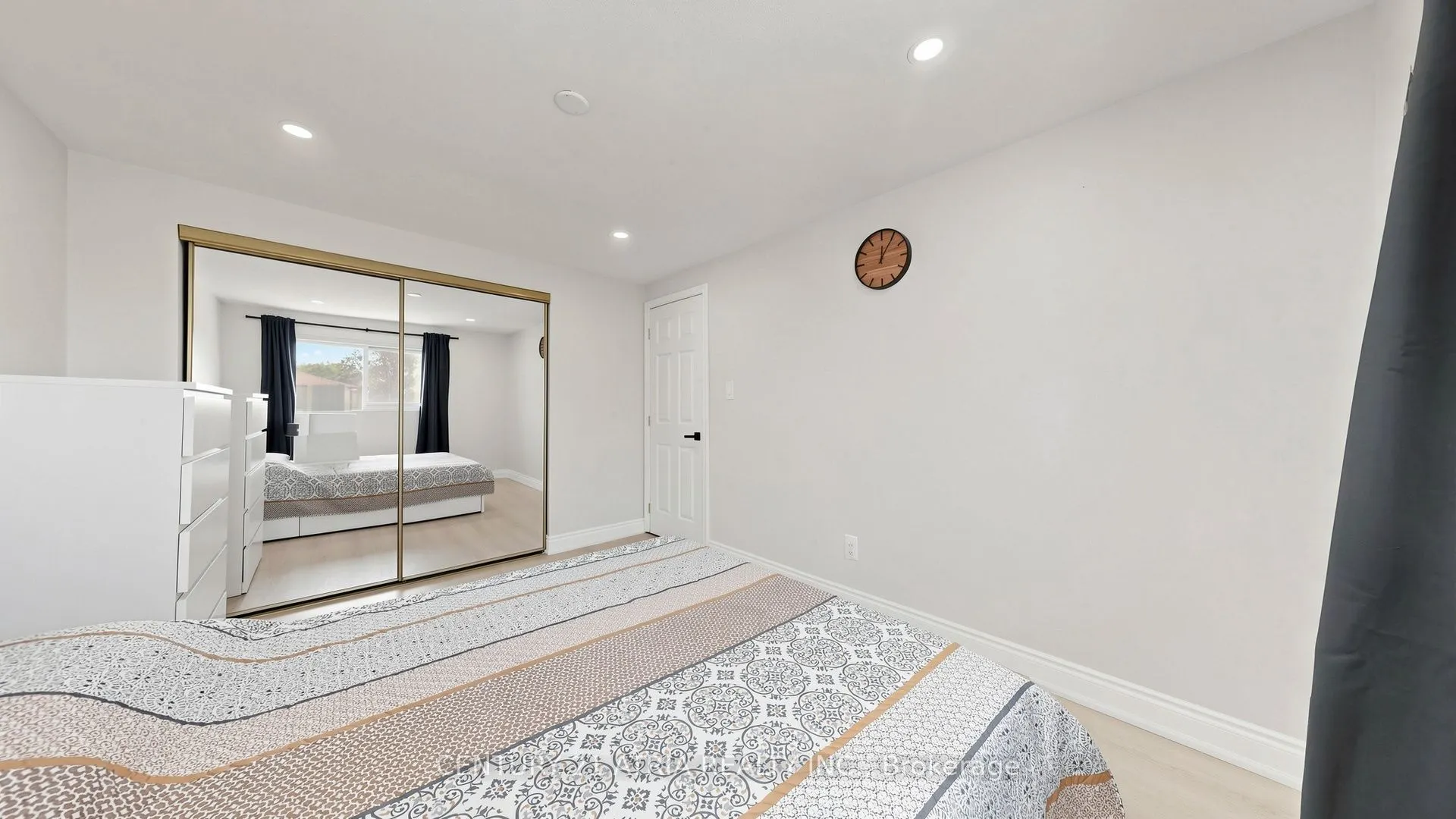 982 Renfrew Court