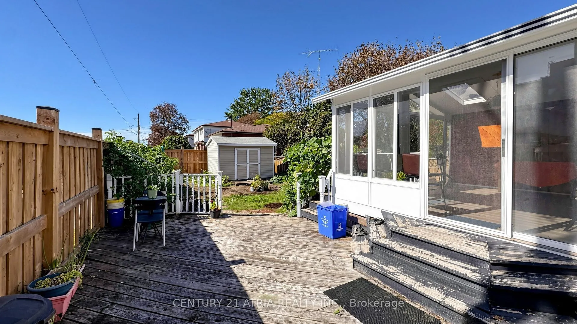 982 Renfrew Court