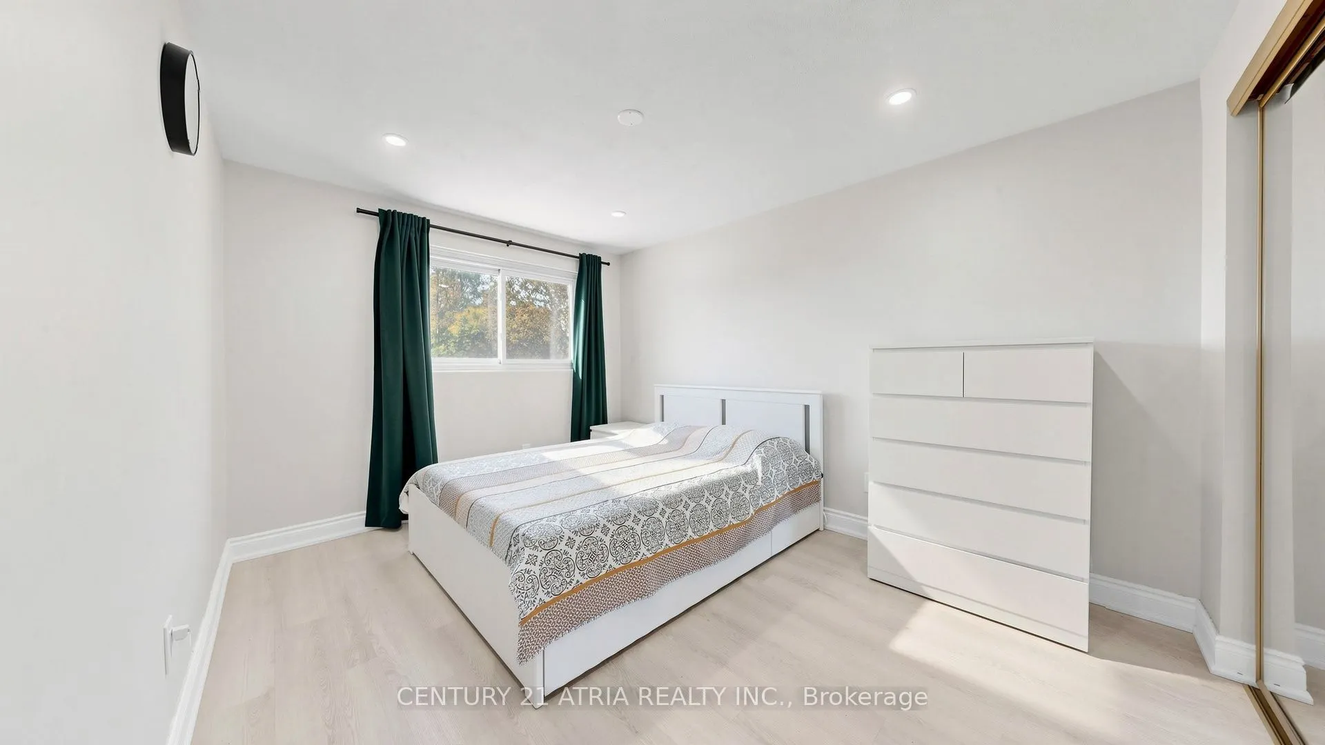 982 Renfrew Court