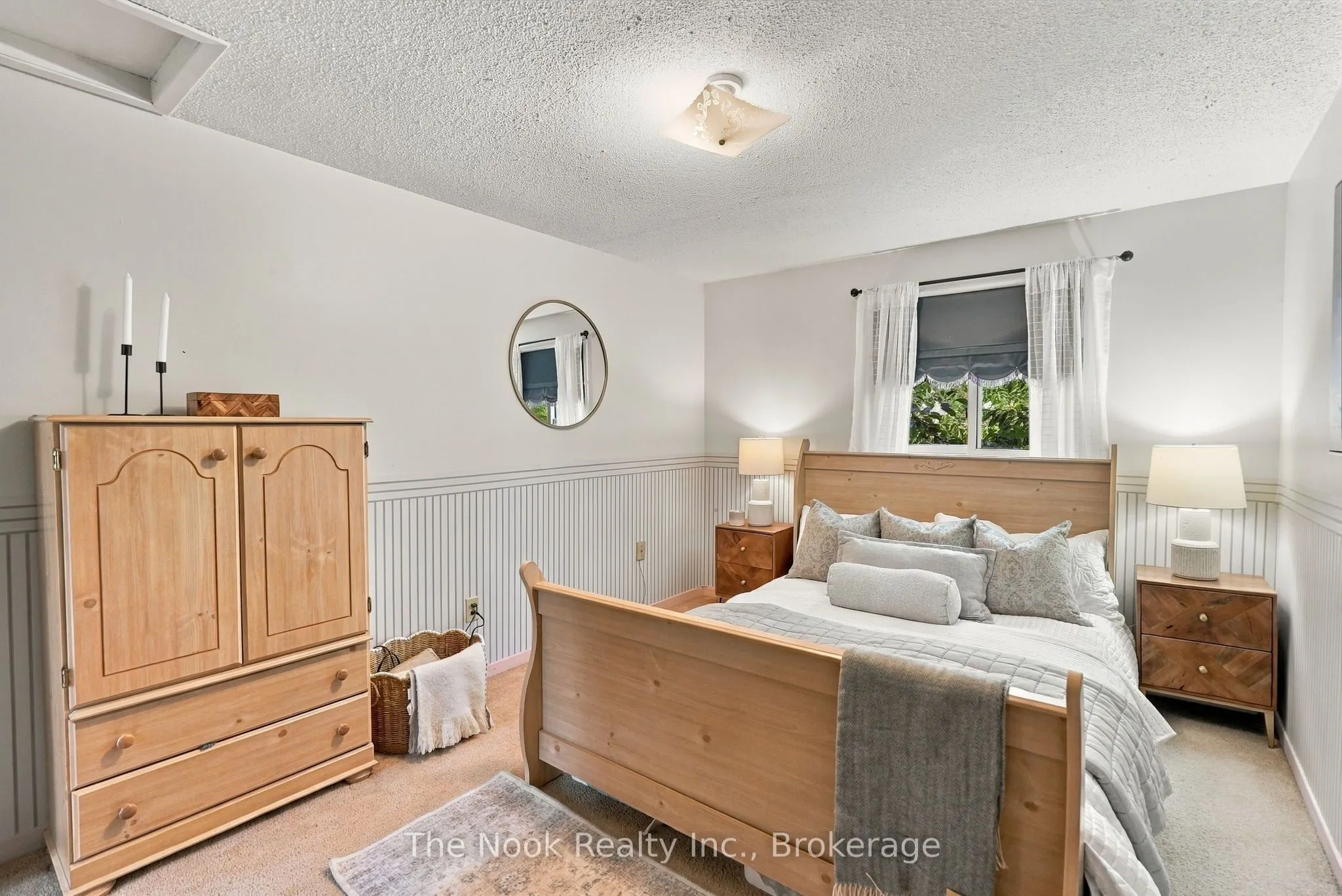 27 Field Crescent