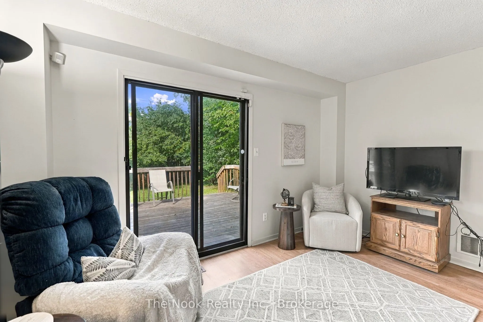 27 Field Crescent
