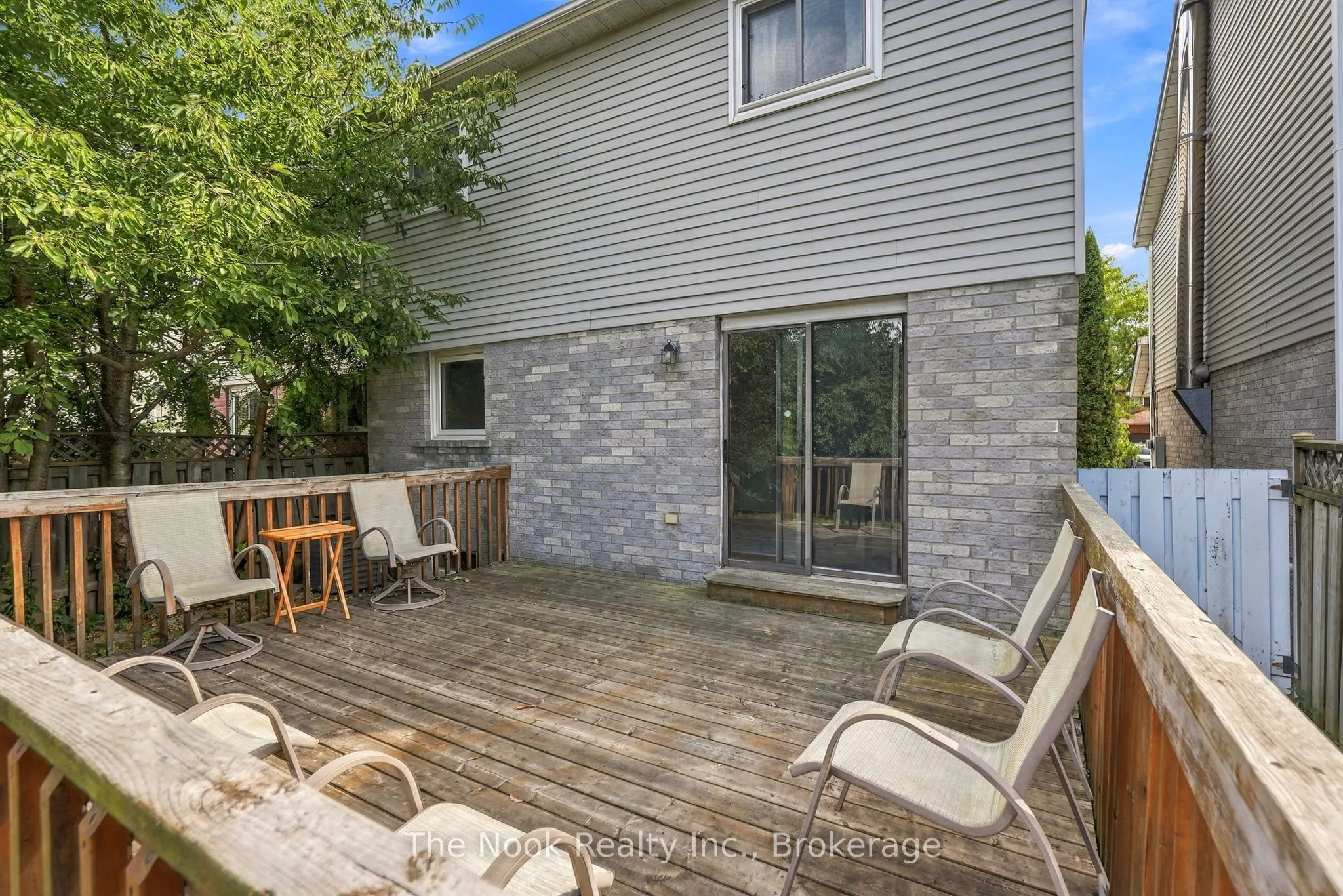 27 Field Crescent