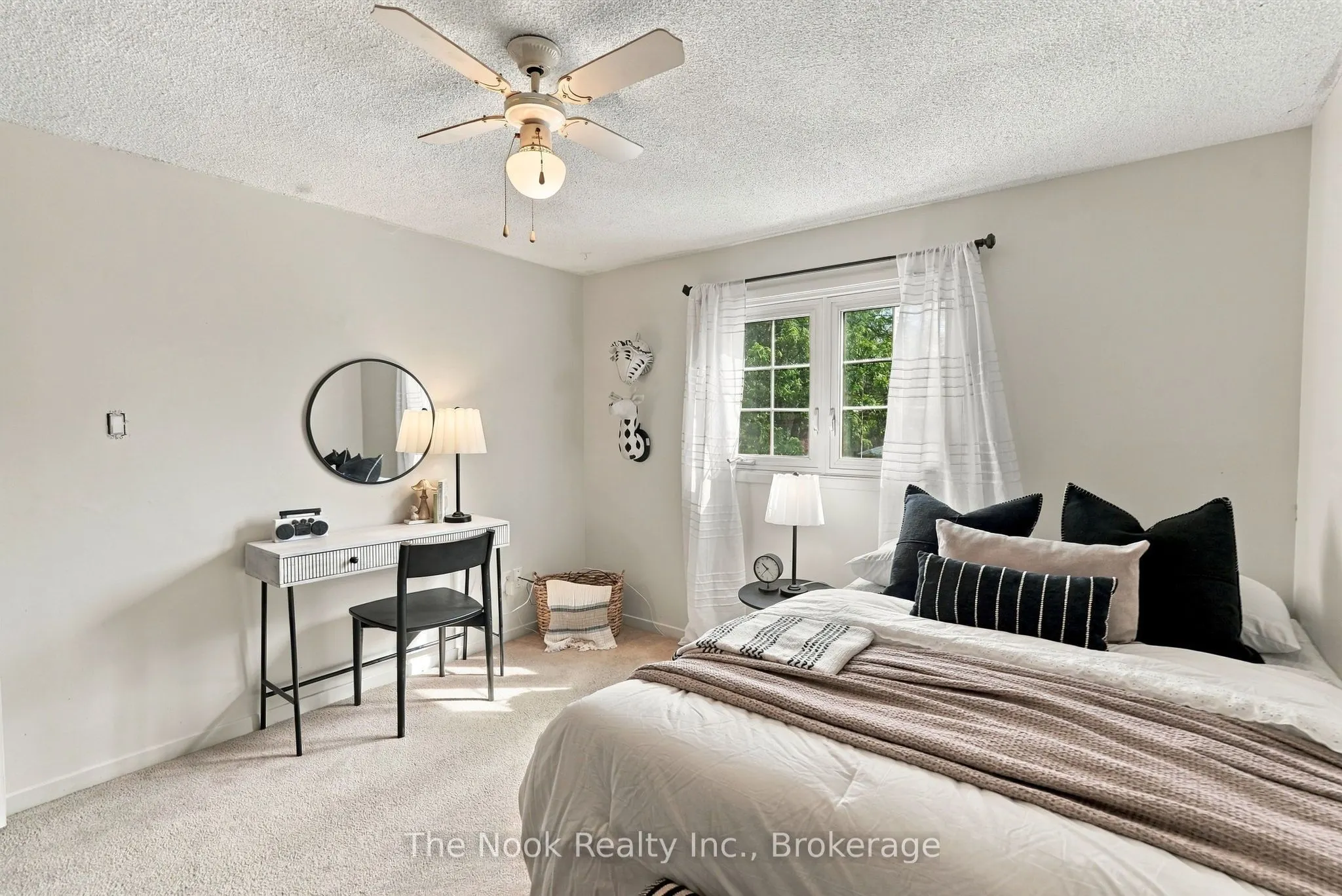 27 Field Crescent