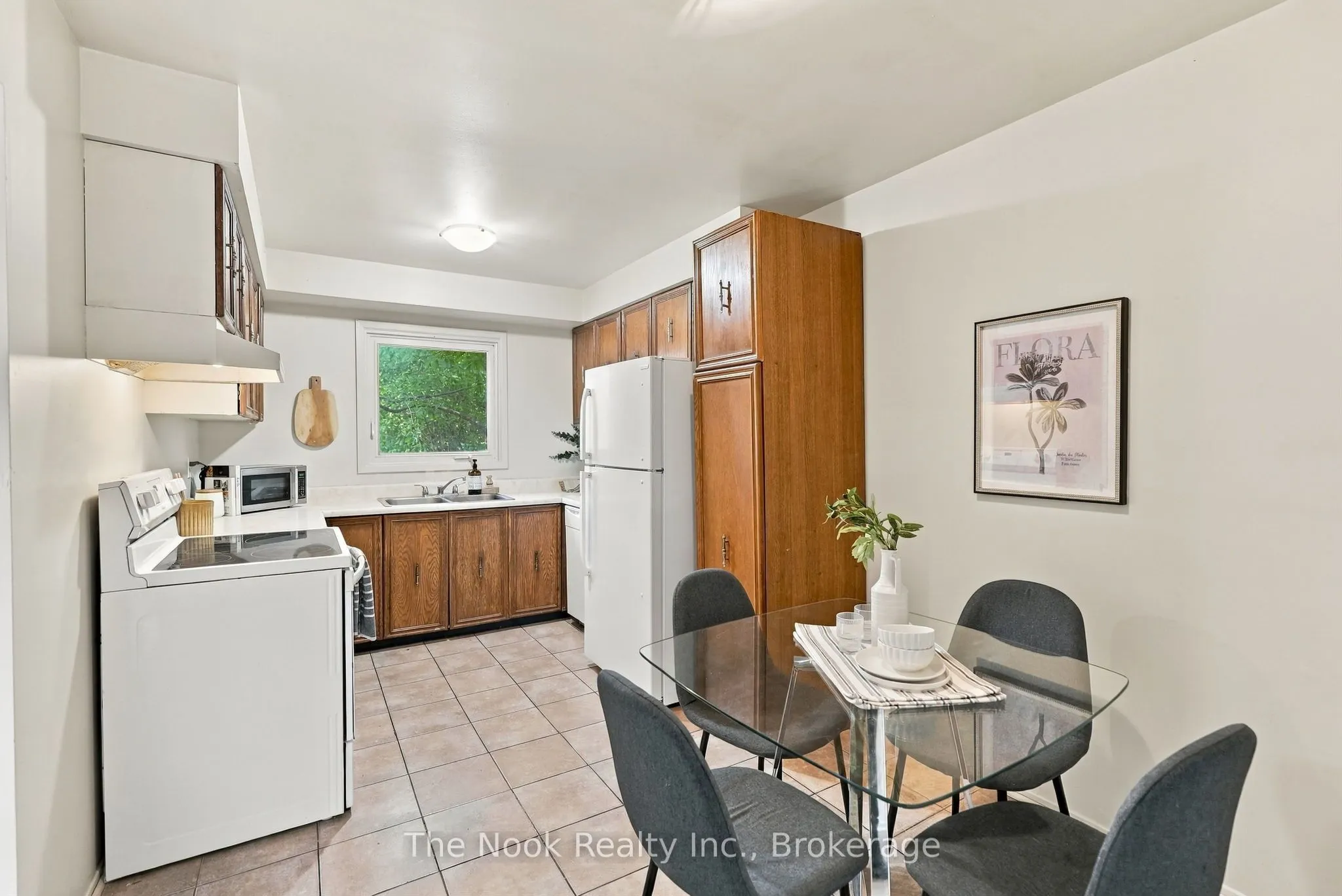 27 Field Crescent
