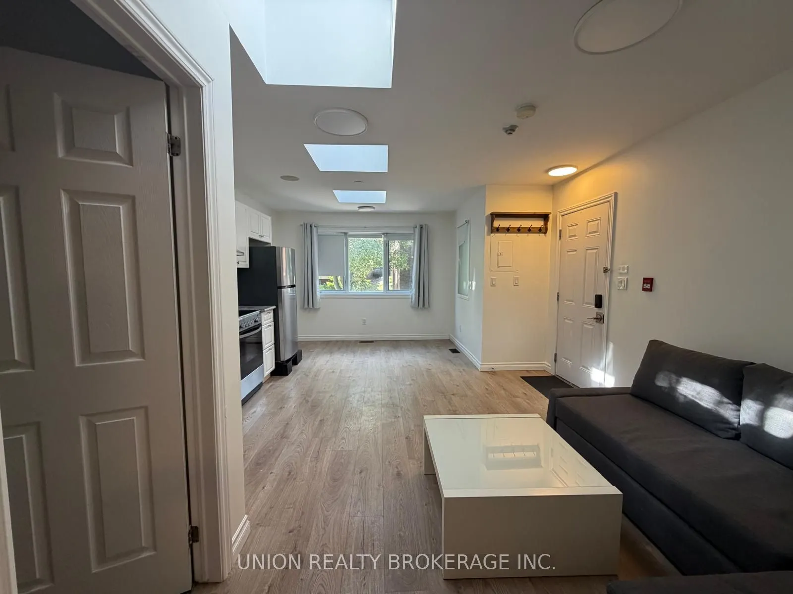 73-B Willow Avenue #Upper