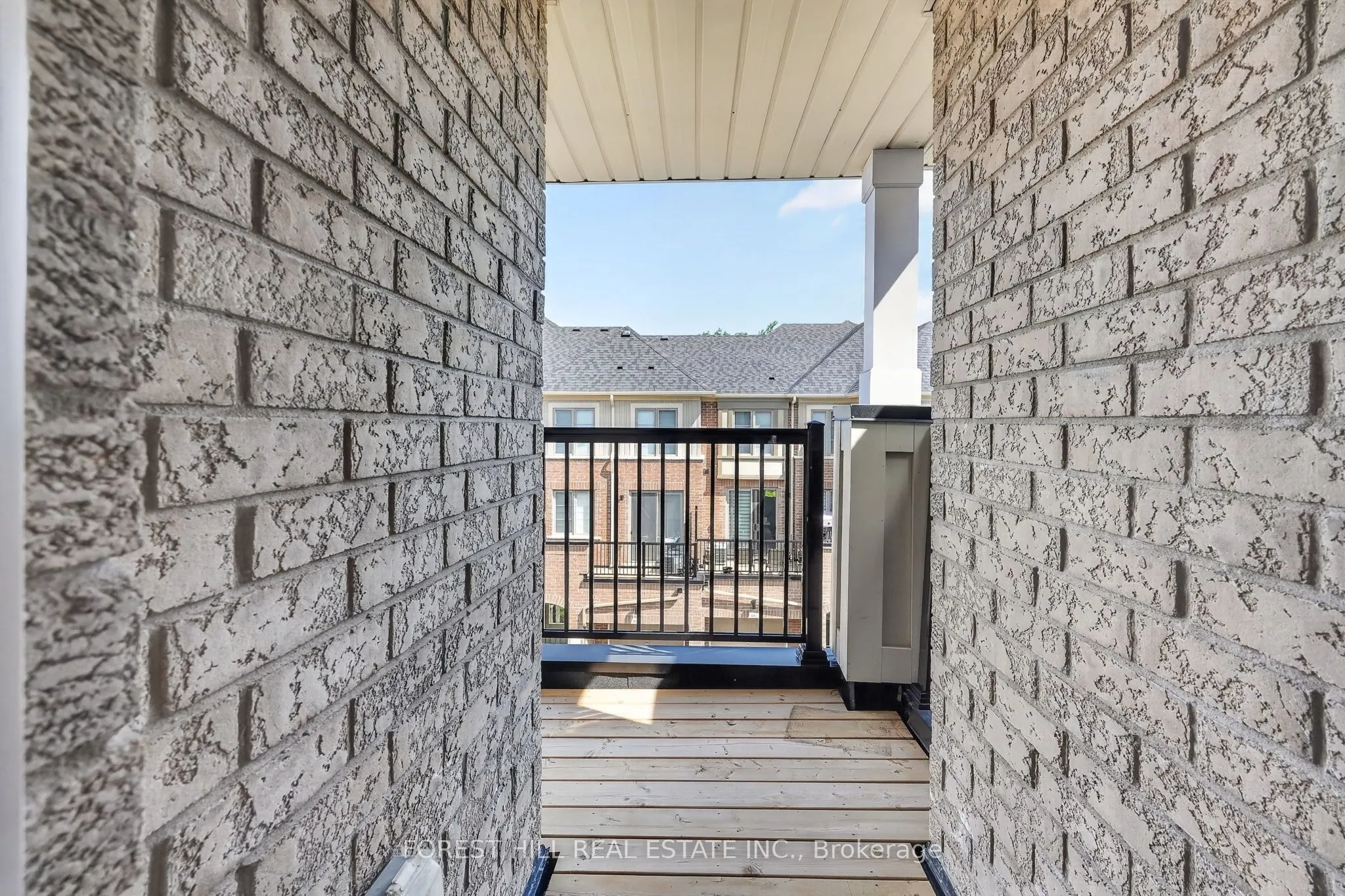 63 Waterside Way