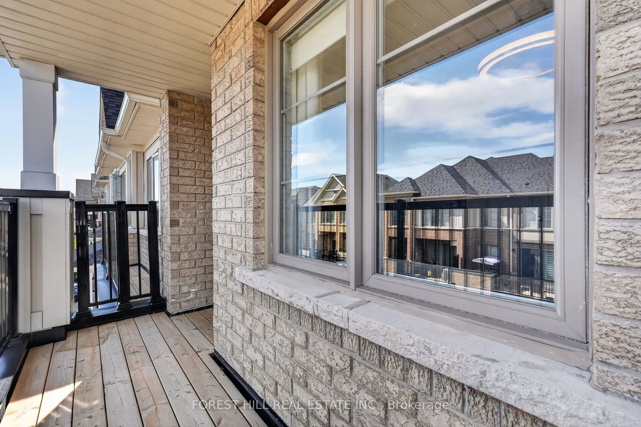 63 Waterside Way