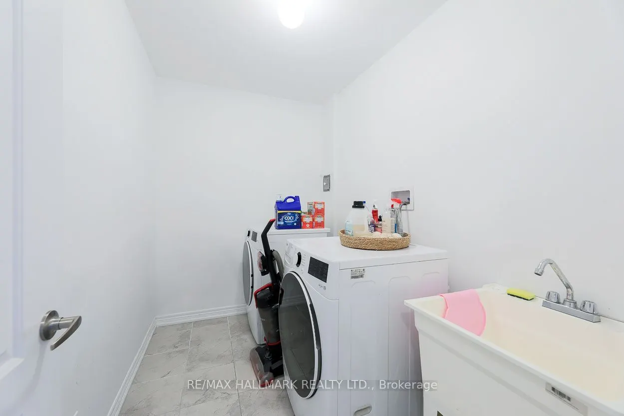 1090 Lockie Drive