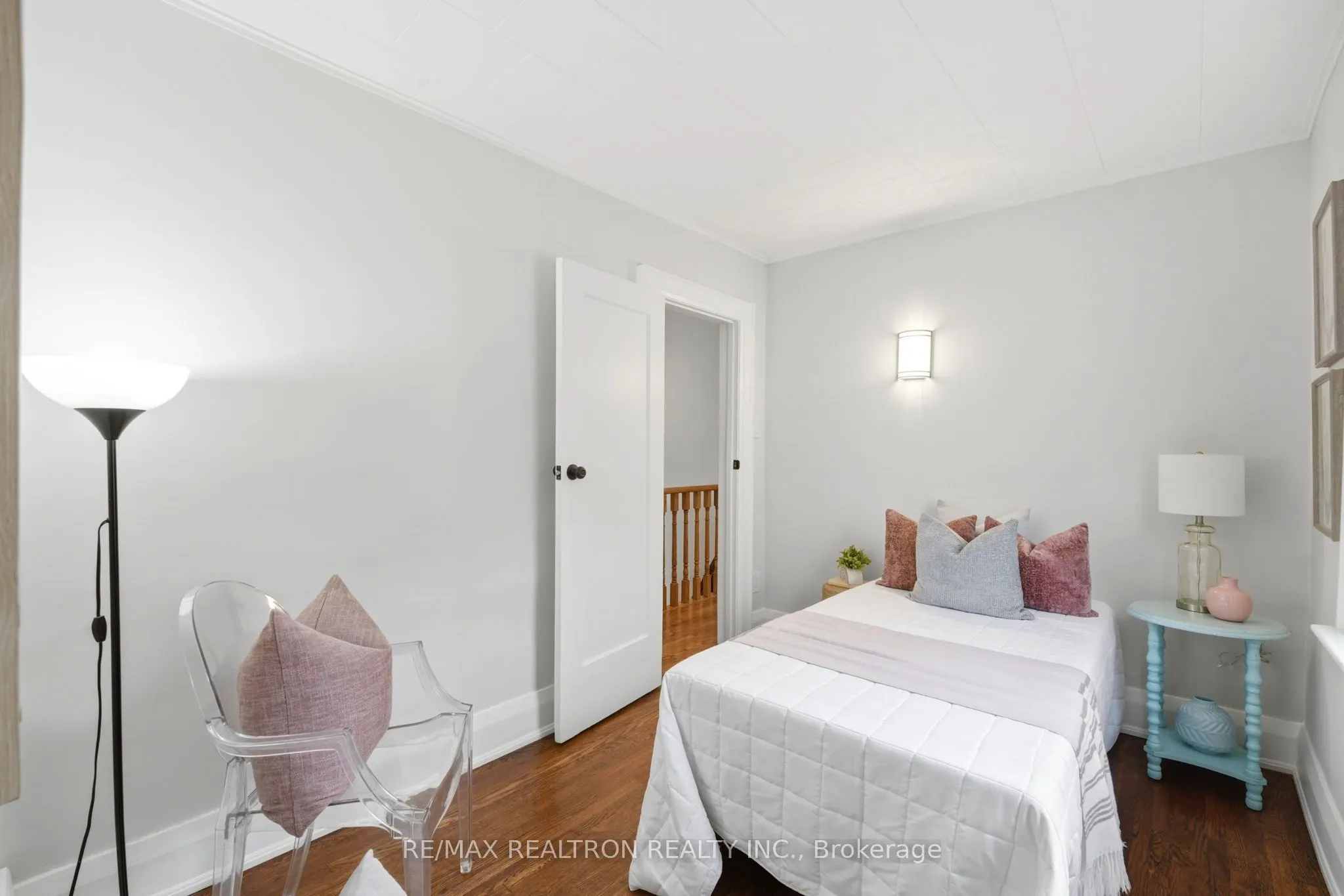 1056 Woodbine Avenue W