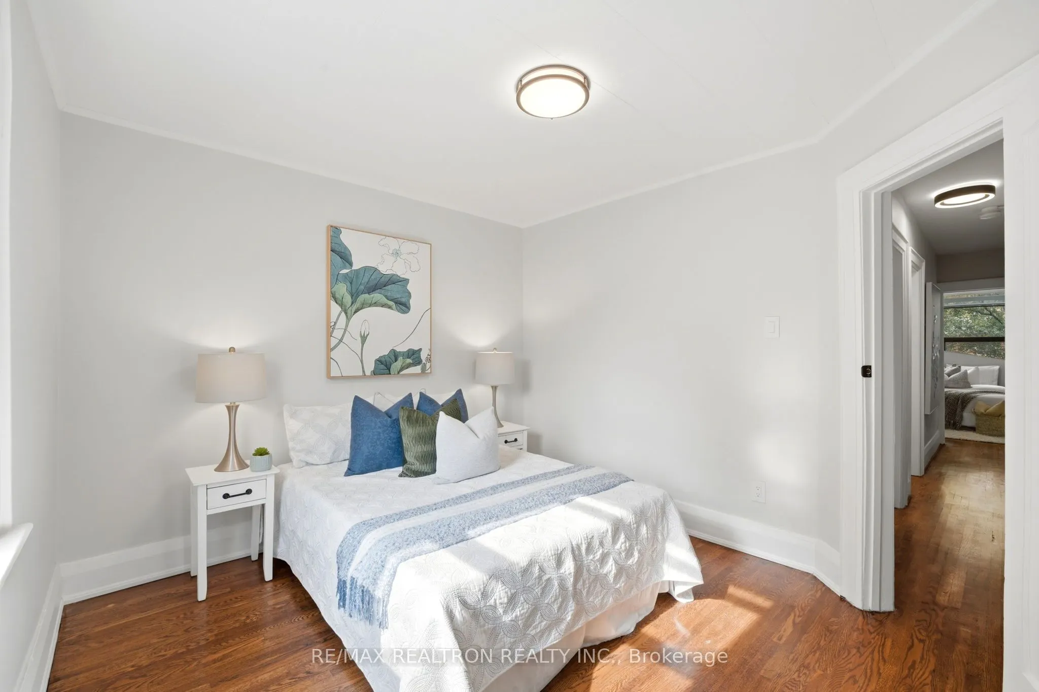 1056 Woodbine Avenue W