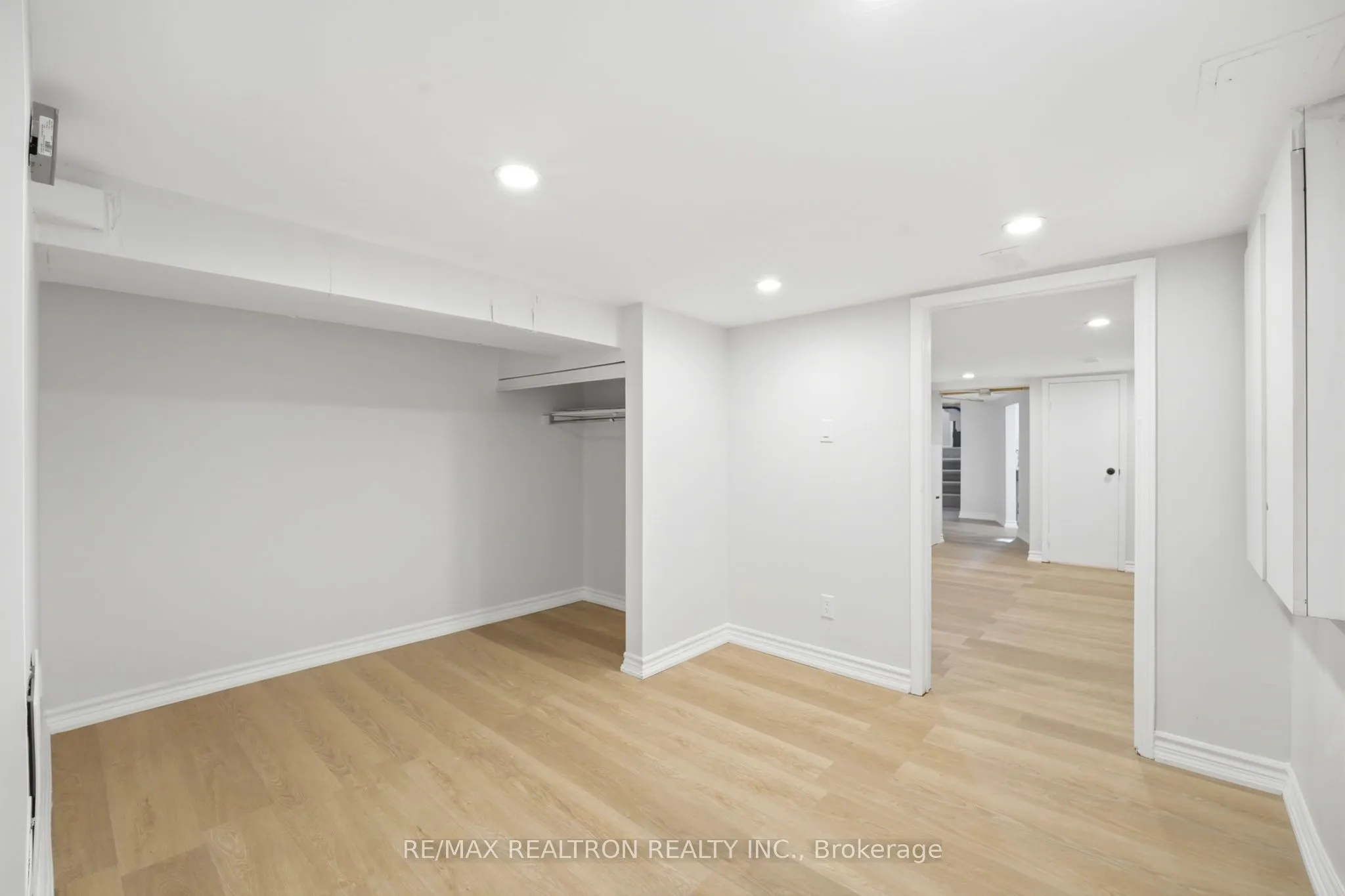 1056 Woodbine Avenue W