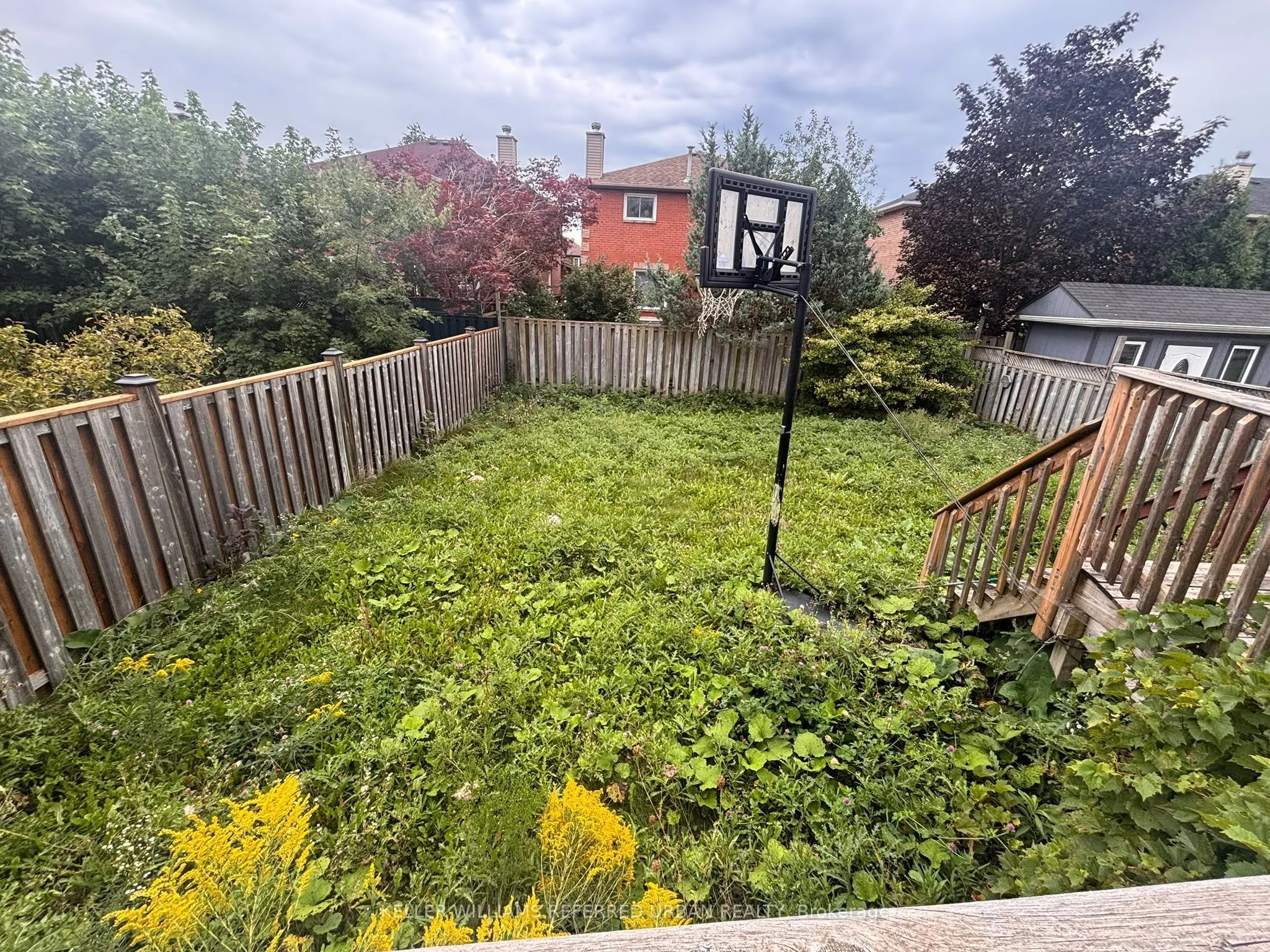 24 Holmes Crescent