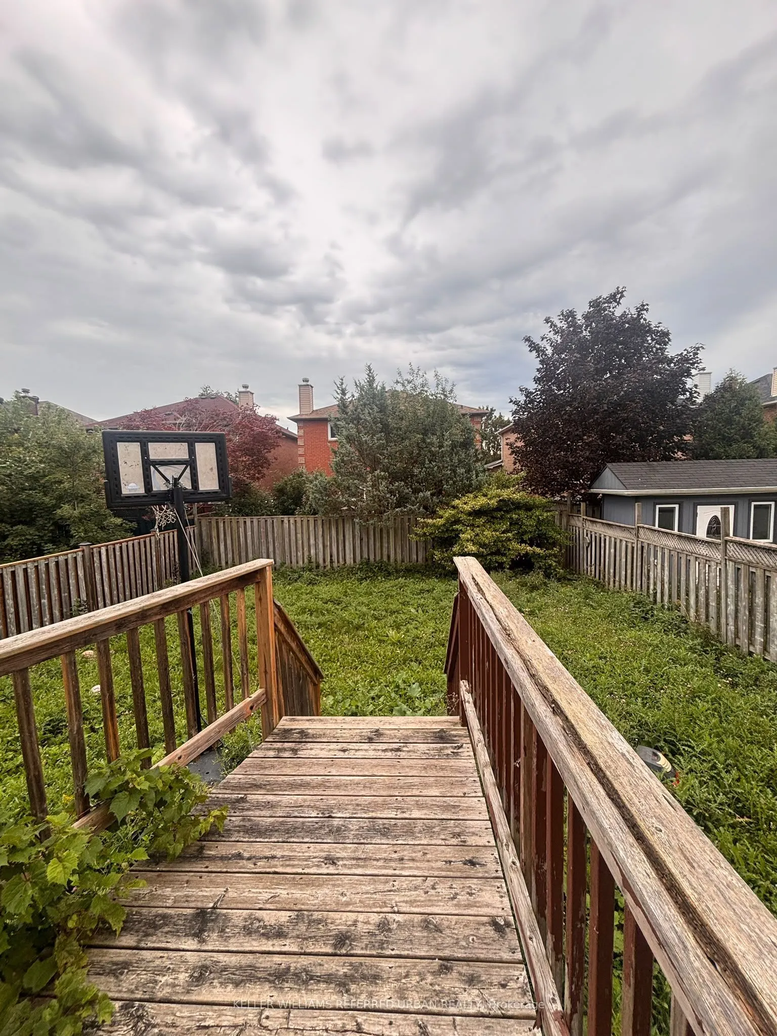 24 Holmes Crescent