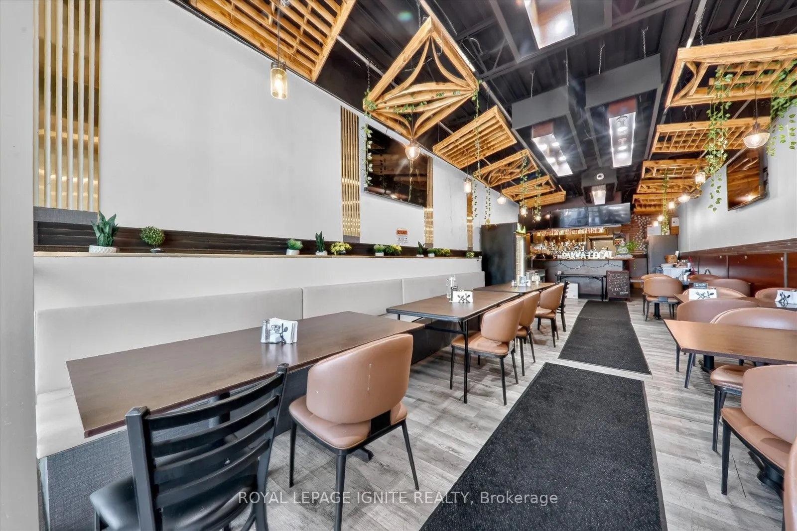 1050 Simcoe Street N #5